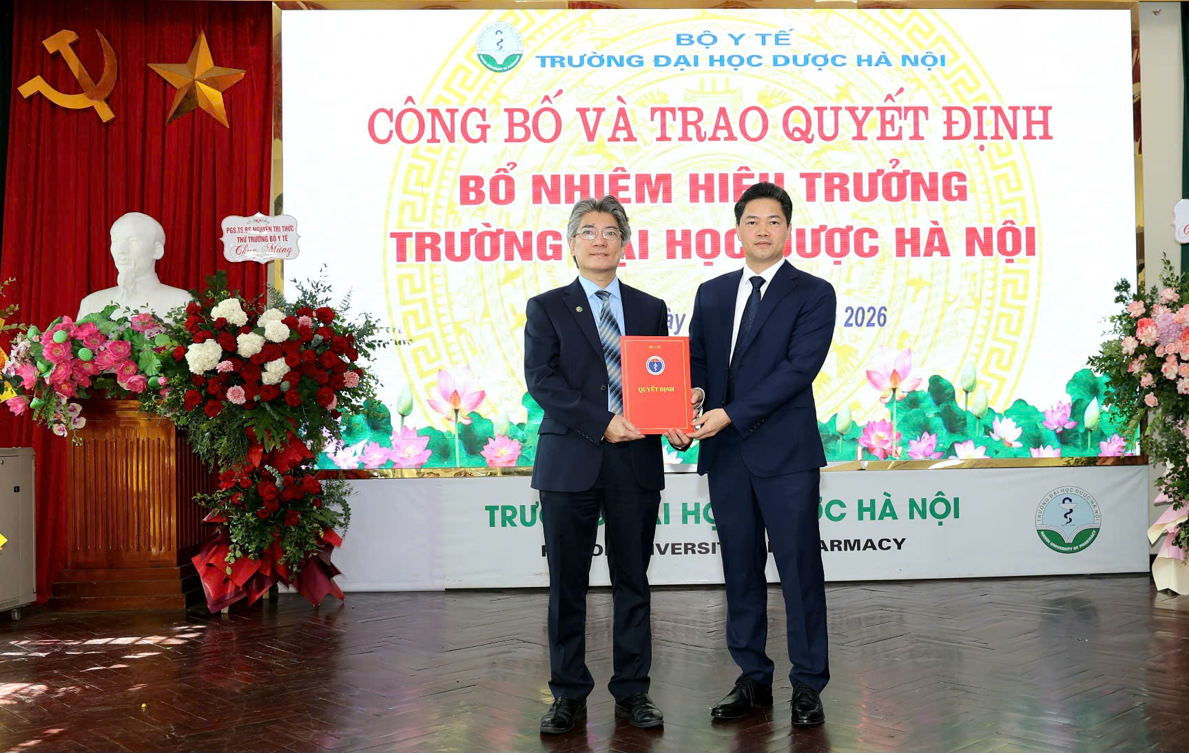 Gallery - Thứ trưởng Vũ Mạnh Hà trao quyết định bổ nhiệm Hiệu trưởng Trường Đại học Dược Hà Nội 2026