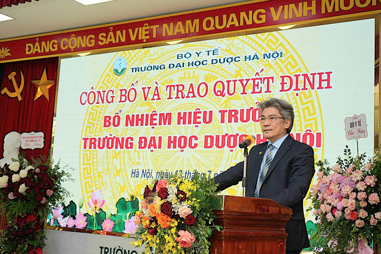 Thứ trưởng Thường trực Vũ Mạnh Hà trao quyết định bổ nhiệm Hiệu trưởng Trường Đại học Dược Hà Nội- Ảnh 4.