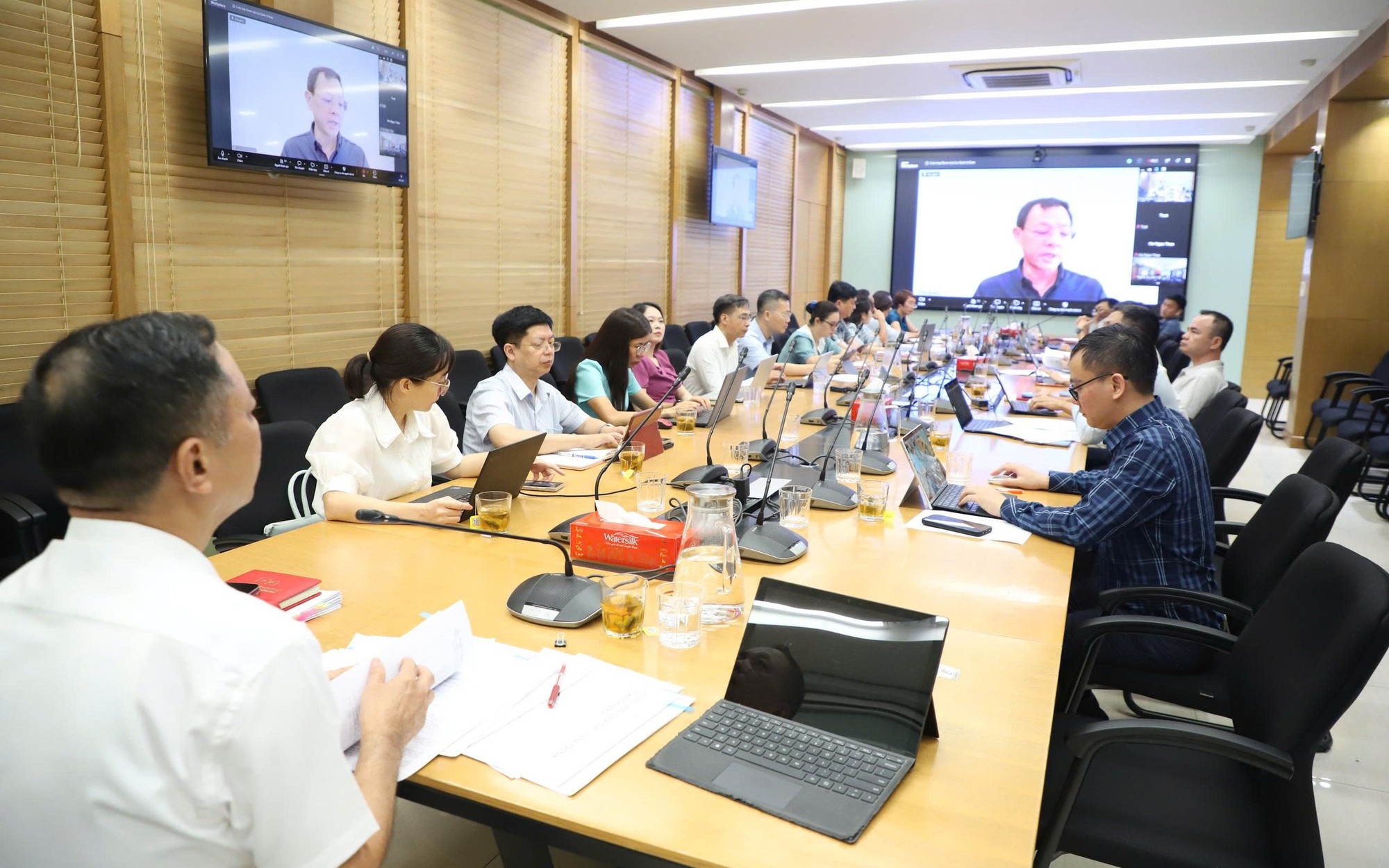 Hiện đại hóa hệ thống phân phối dược, bảo đảm người dân tiếp cận thuốc kịp thời- Ảnh 10.