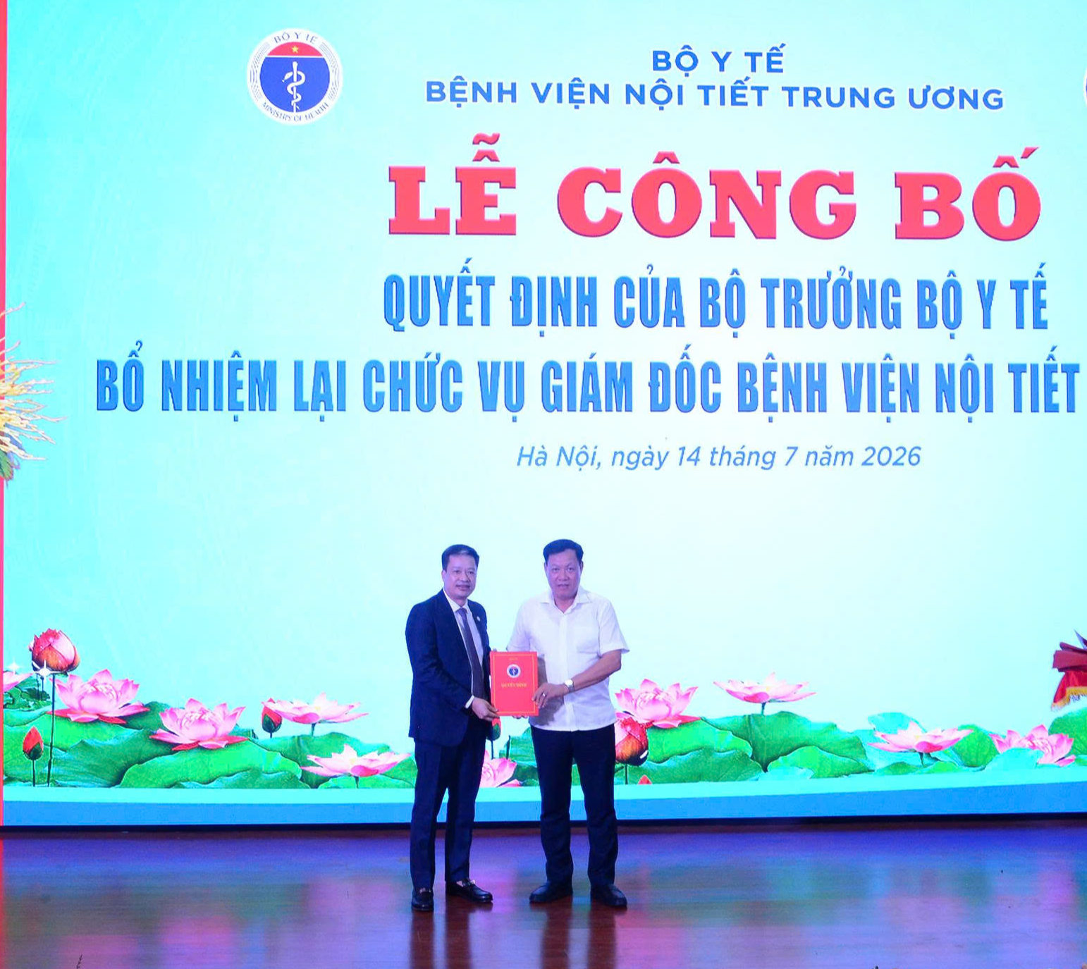 Gallery - Thứ trưởng Bộ Y tế Đỗ Xuân Tuyên trao quyết định bổ nhiệm lại Giám đốc Bệnh viện Nội tiết Trung ương - image 1