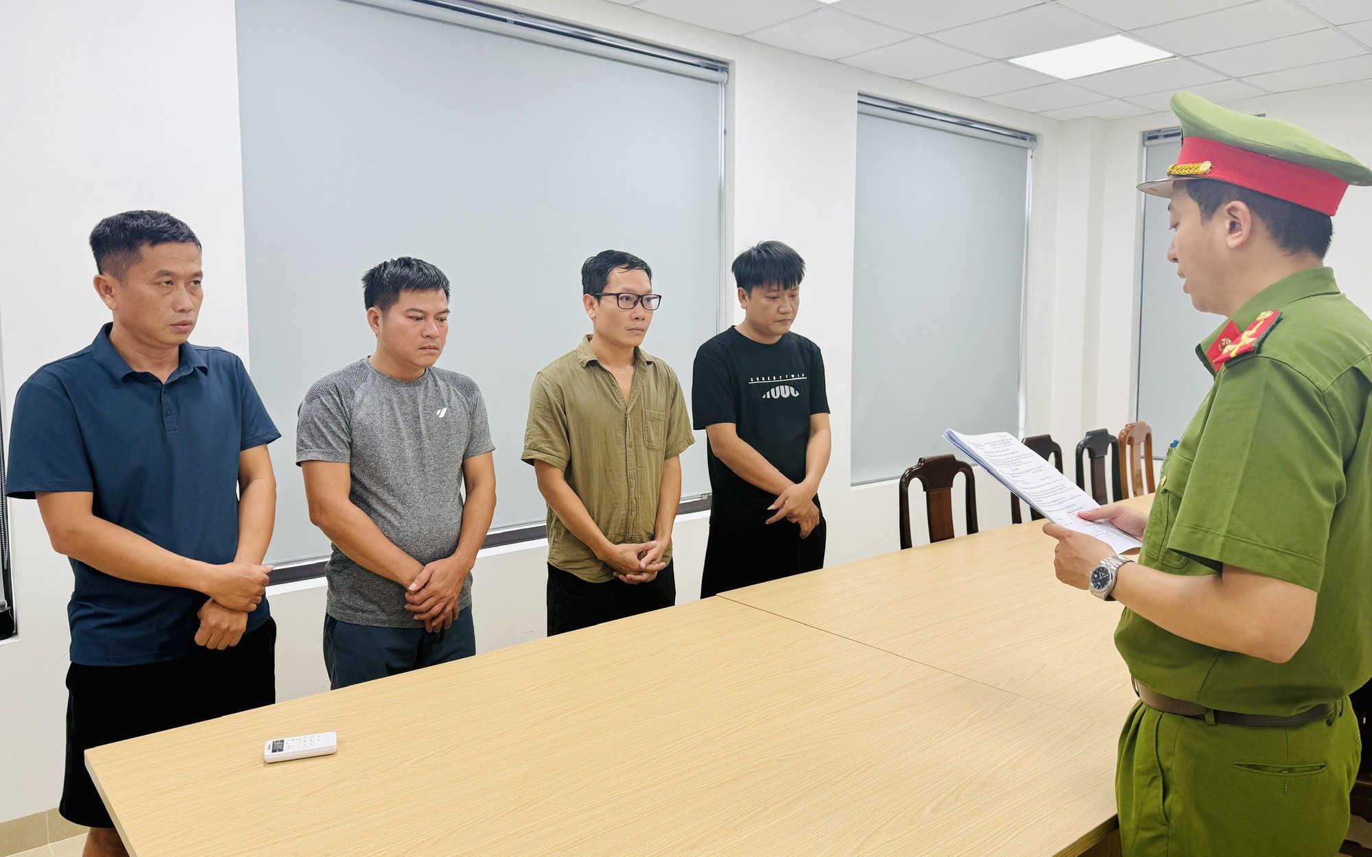 Công an Hải Phòng triệt phá đường dây cá độ bóng đá với số tiền giao dịch 45 tỷ đồng - Ảnh 2.