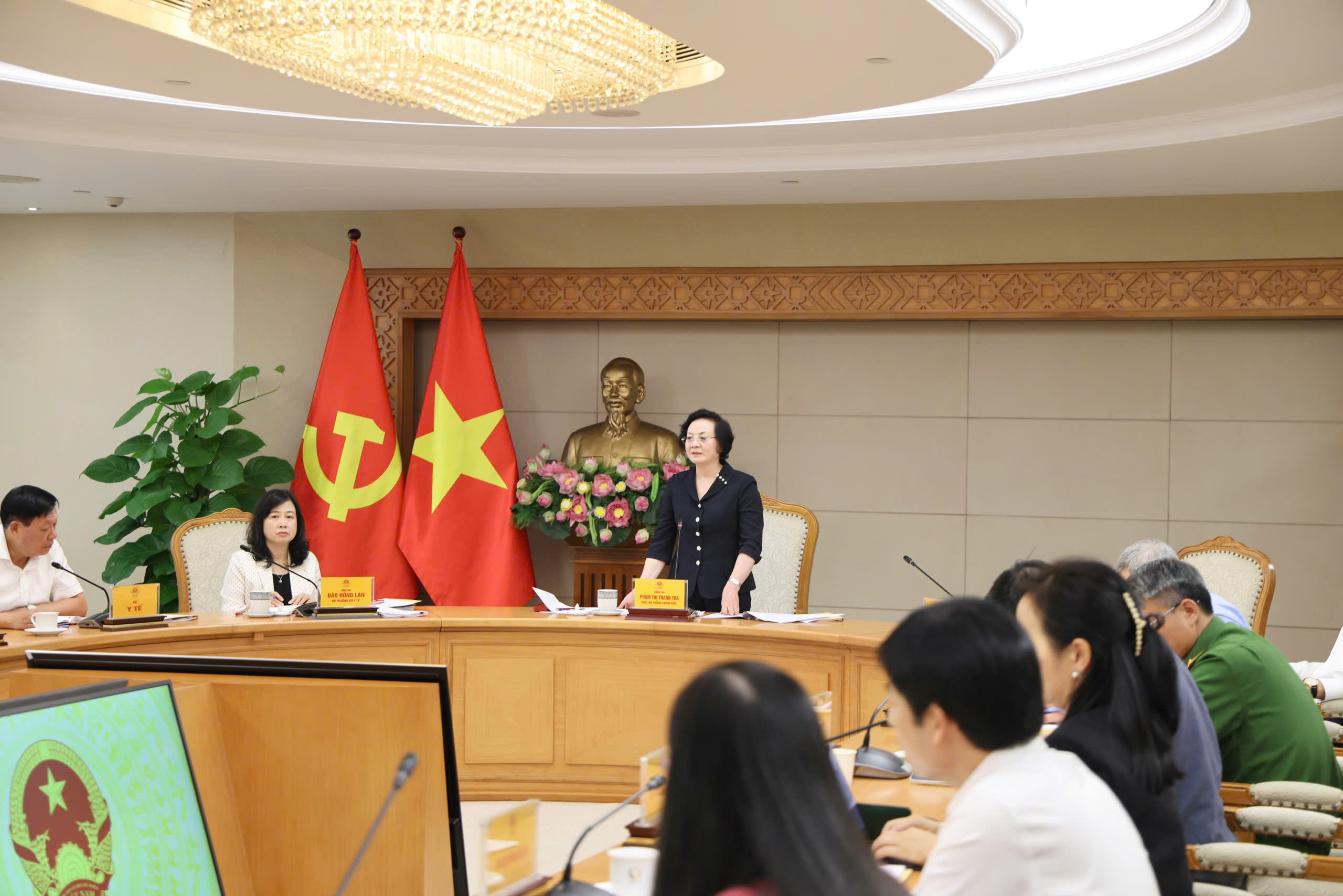 Phó Thủ tướng Phạm Thị Thanh Trà: Siết chặt ATTP trường học, xử lý nghiêm vi phạm; đẩy nhanh hoàn thiện Luật ATTP (sửa đổi) - Ảnh 8.
