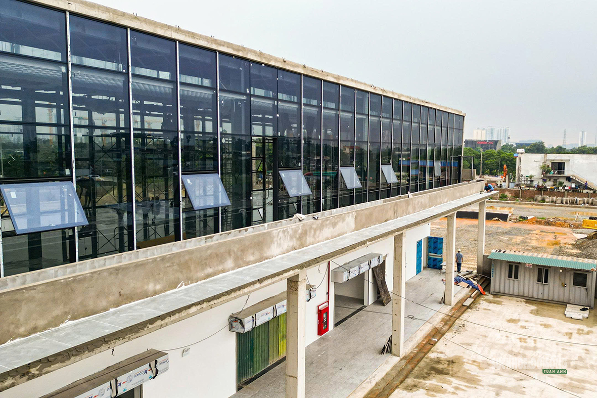 Cận cảnh bến xe hình tròn độc đáo bên đường Vành đai 3 Hà Nội- Ảnh 5.