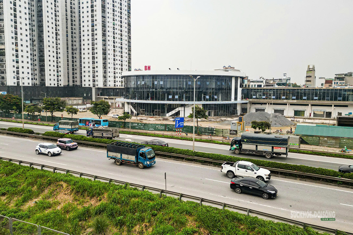 Cận cảnh bến xe hình tròn độc đáo bên đường Vành đai 3 Hà Nội- Ảnh 6.