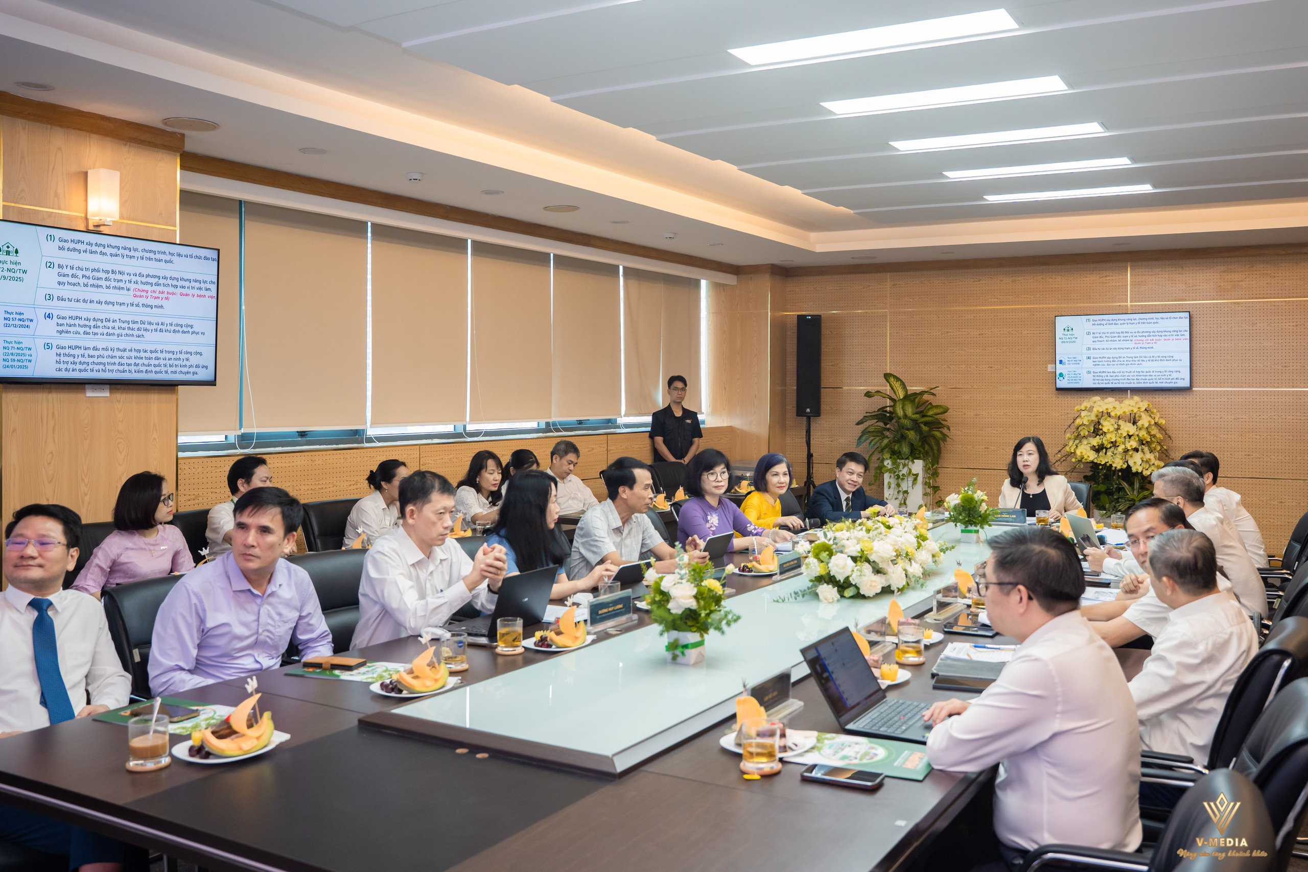 Bộ trưởng Bộ Y tế Đào Hồng Lan trao quyết định bổ nhiệm Hiệu trưởng Trường Đại học Y tế Công cộng- Ảnh 7.