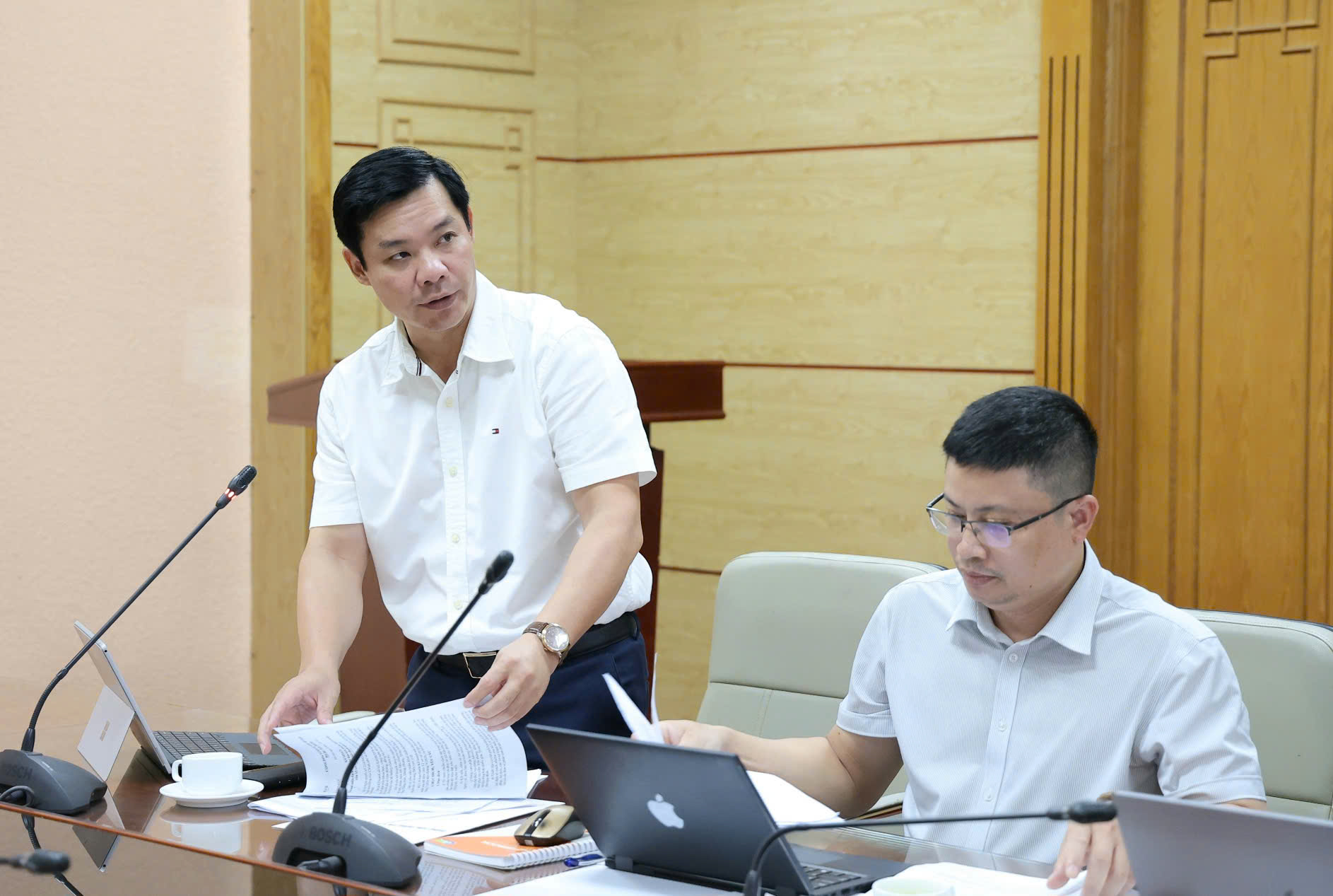 Thứ trưởng Nguyễn Tri Thức: Hoàn thành làm sạch dữ liệu và tạo lập Sổ sức khỏe điện tử cần sự vào cuộc của toàn hệ thống - Ảnh 2.