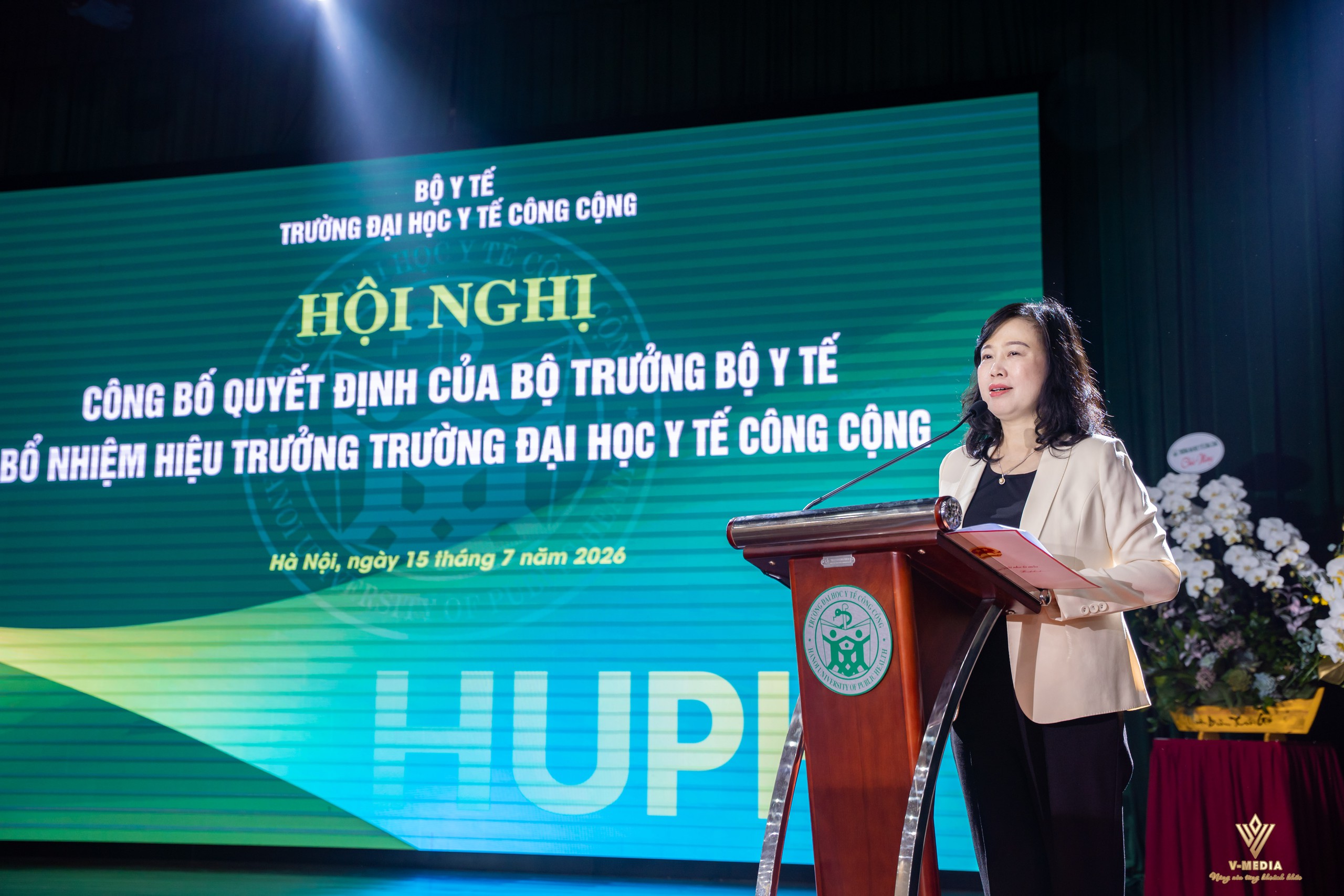 Bộ trưởng Bộ Y tế Đào Hồng Lan trao quyết định bổ nhiệm Hiệu trưởng Trường Đại học Y tế Công cộng- Ảnh 2.