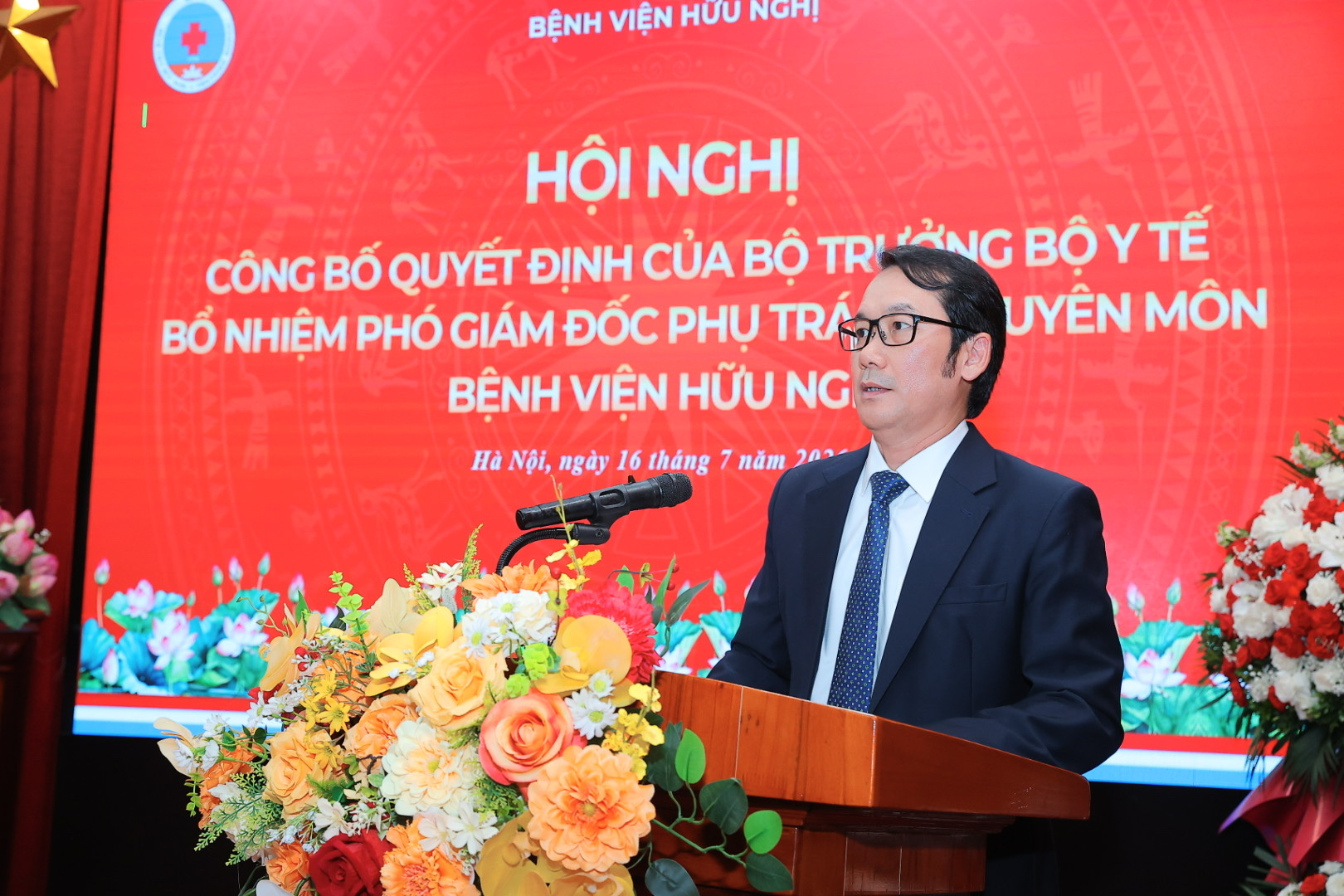 Thứ trưởng Trần Văn Thuấn trao quyết định bổ nhiệm Phó Giám đốc Bệnh viện Hữu Nghị- Ảnh 6.
