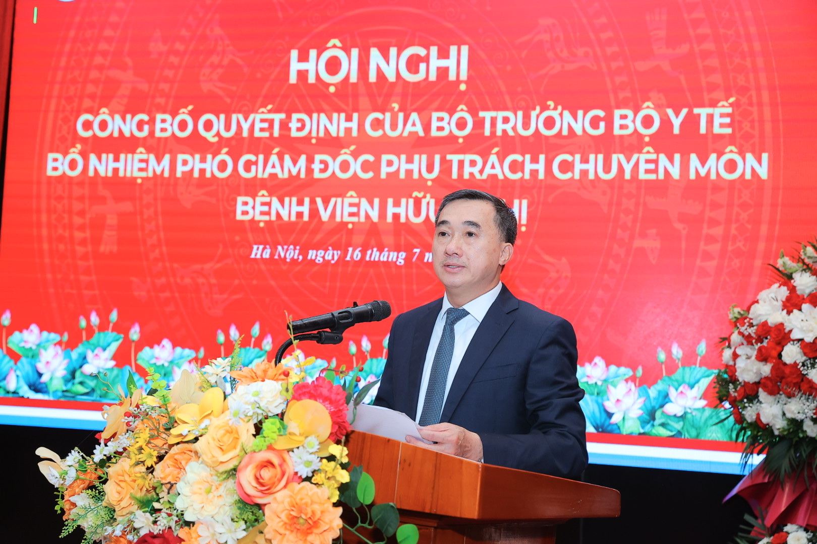 Thứ trưởng Trần Văn Thuấn trao quyết định bổ nhiệm Phó Giám đốc Bệnh viện Hữu Nghị - Ảnh 2.
