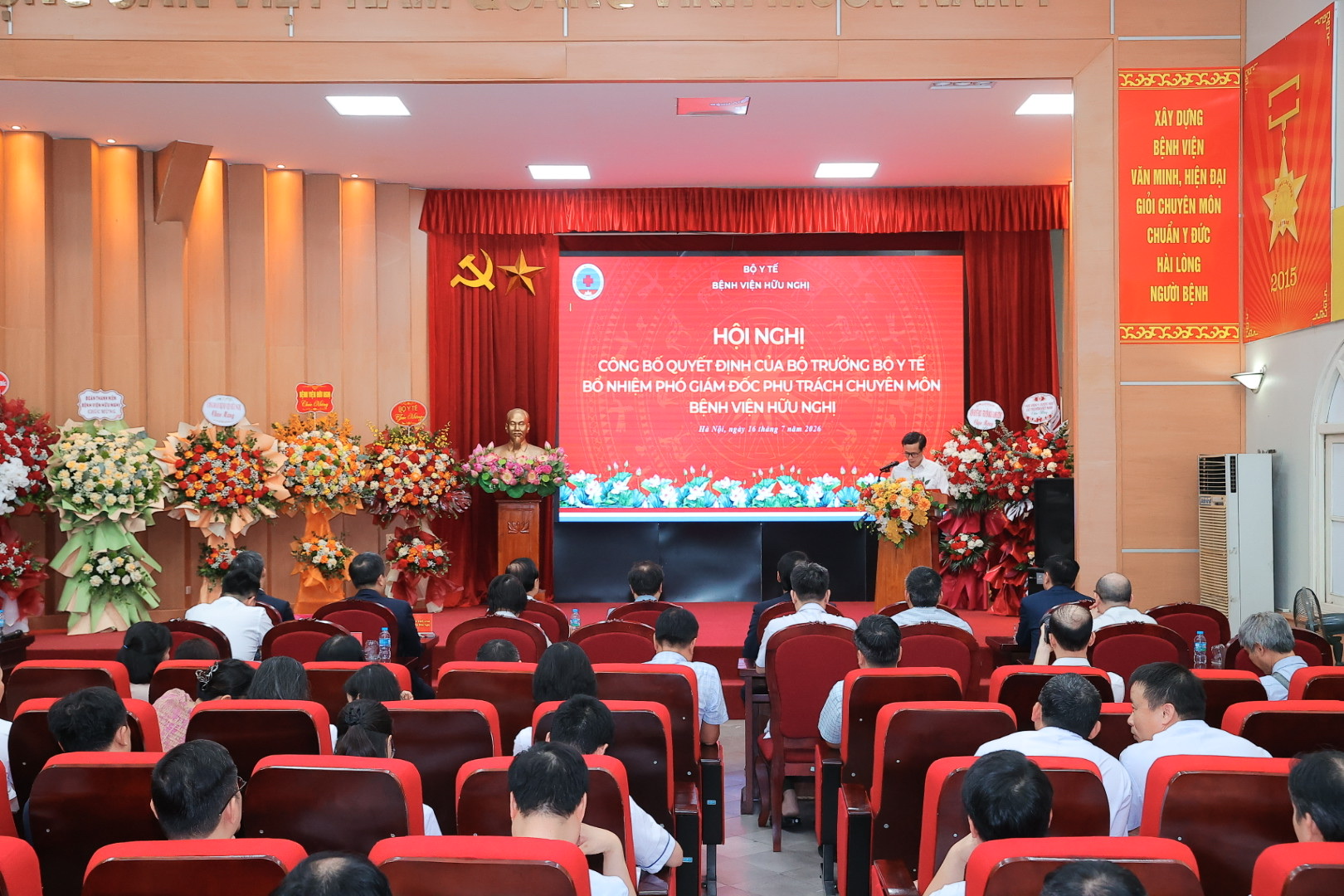 Thứ trưởng Trần Văn Thuấn trao quyết định bổ nhiệm Phó Giám đốc Bệnh viện Hữu Nghị - Ảnh 4.