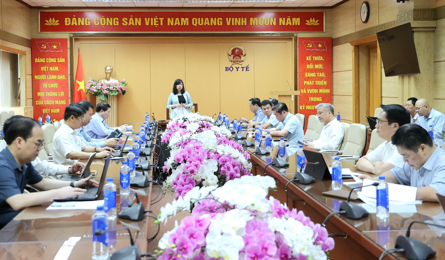 Bộ trưởng Đào Hồng Lan: Đẩy nhanh làm sạch dữ liệu, hoàn thiện cơ sở dữ liệu y tế để phát huy giá trị chuyển đổi số- Ảnh 3.