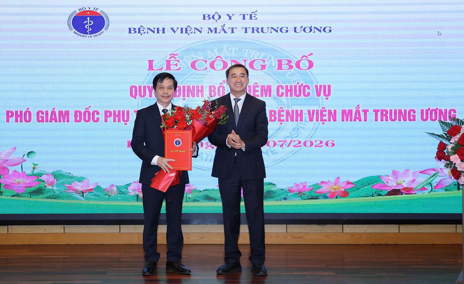 Gallery - Thứ trưởng Trần Văn Thuấn trao quyết định bổ nhiệm Phó Giám đốc Bệnh viện Mắt Trung ương - image 4