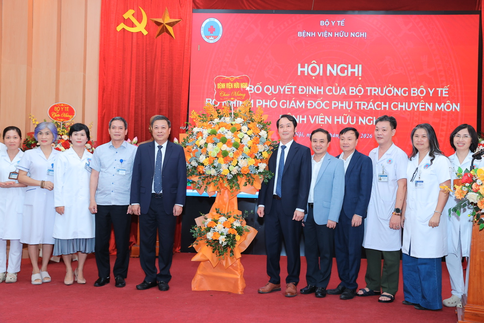 Thứ trưởng Trần Văn Thuấn trao quyết định bổ nhiệm Phó Giám đốc Bệnh viện Hữu Nghị - Ảnh 6.