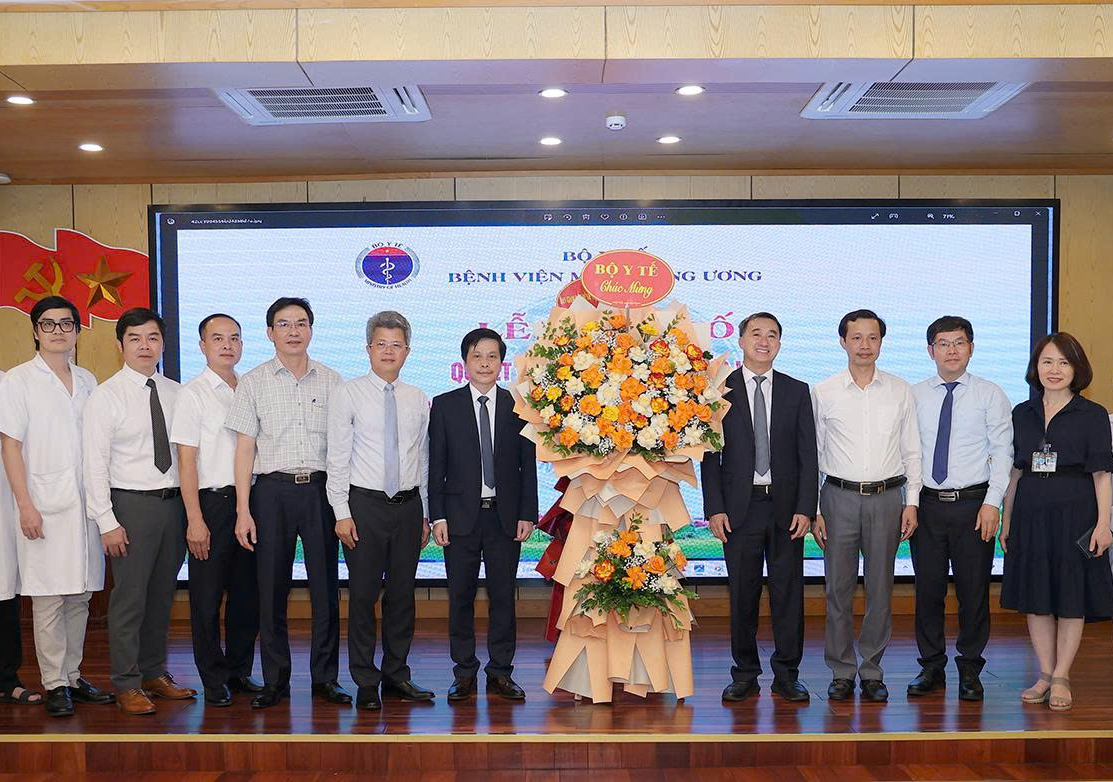 Thứ trưởng Trần Văn Thuấn trao quyết định bổ nhiệm Phó Giám đốc Bệnh viện Mắt Trung ương- Ảnh 3.