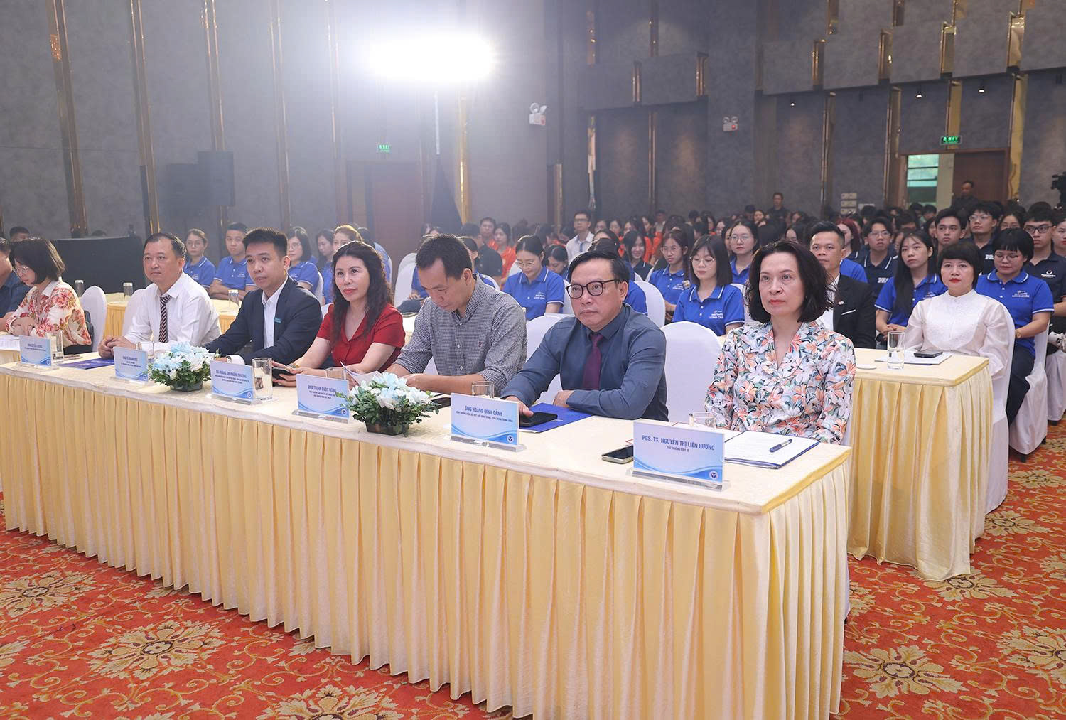Gallery - Thứ trưởng Nguyễn Thị Liên Hương phát động Cuộc thi tôn vinh y tế dự phòng 2026 - image 1