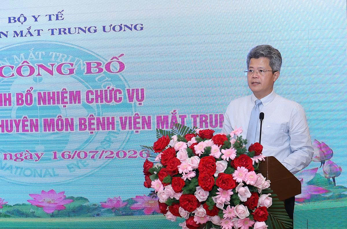 Thứ trưởng Trần Văn Thuấn trao quyết định bổ nhiệm Phó Giám đốc Bệnh viện Mắt Trung ương- Ảnh 4.