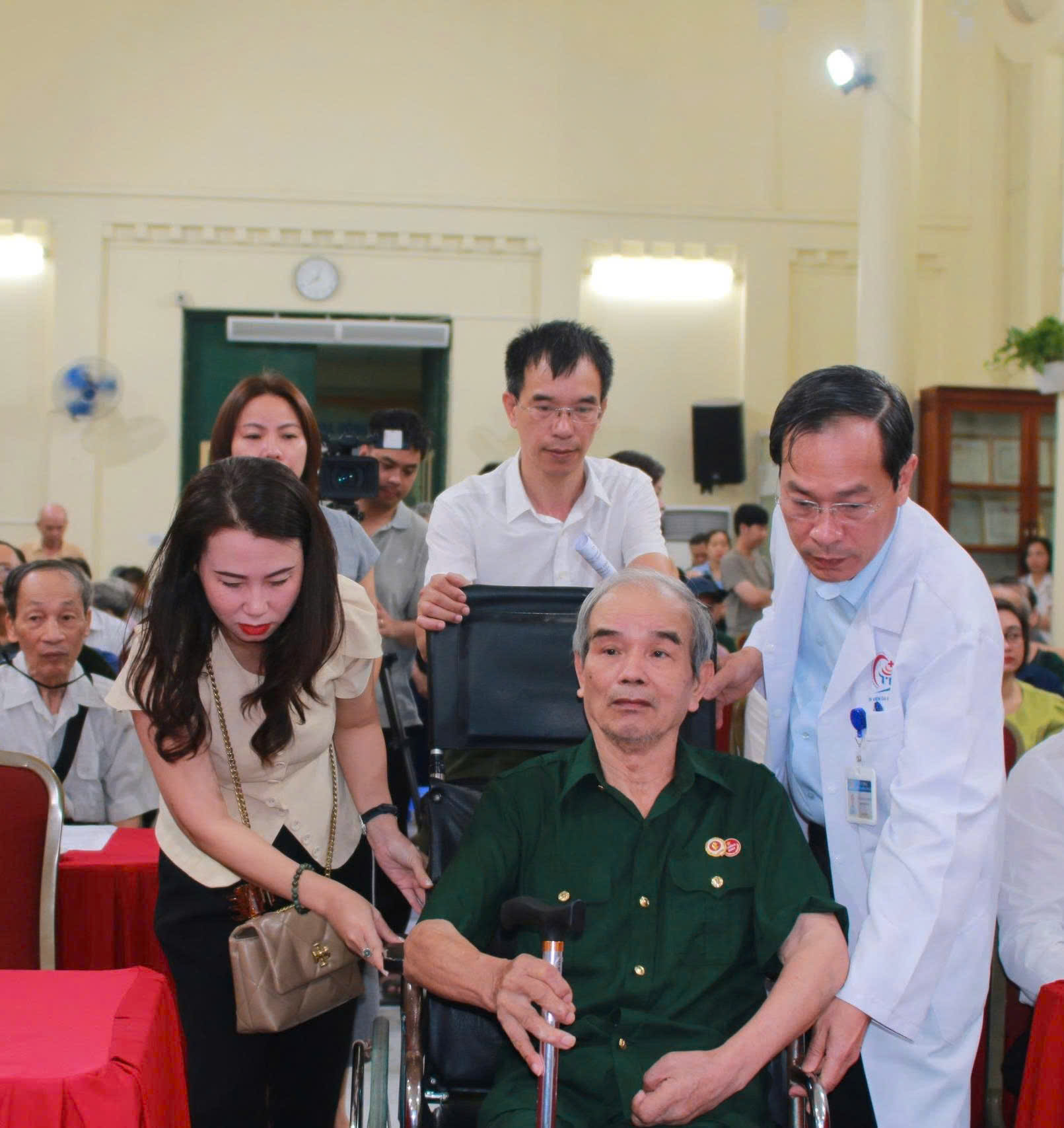 Thầy thuốc tri ân người có công bằng hành động thiết thực- Ảnh 4.