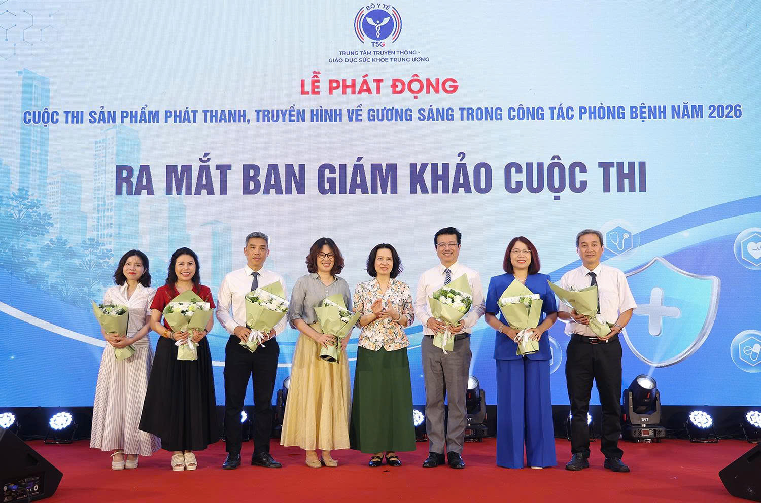 Thứ trưởng Nguyễn Thị Liên Hương xúc động phát động Cuộc thi tôn vinh những người thầm lặng giữ 'lá chắn' sức khỏe cộng đồng- Ảnh 4.