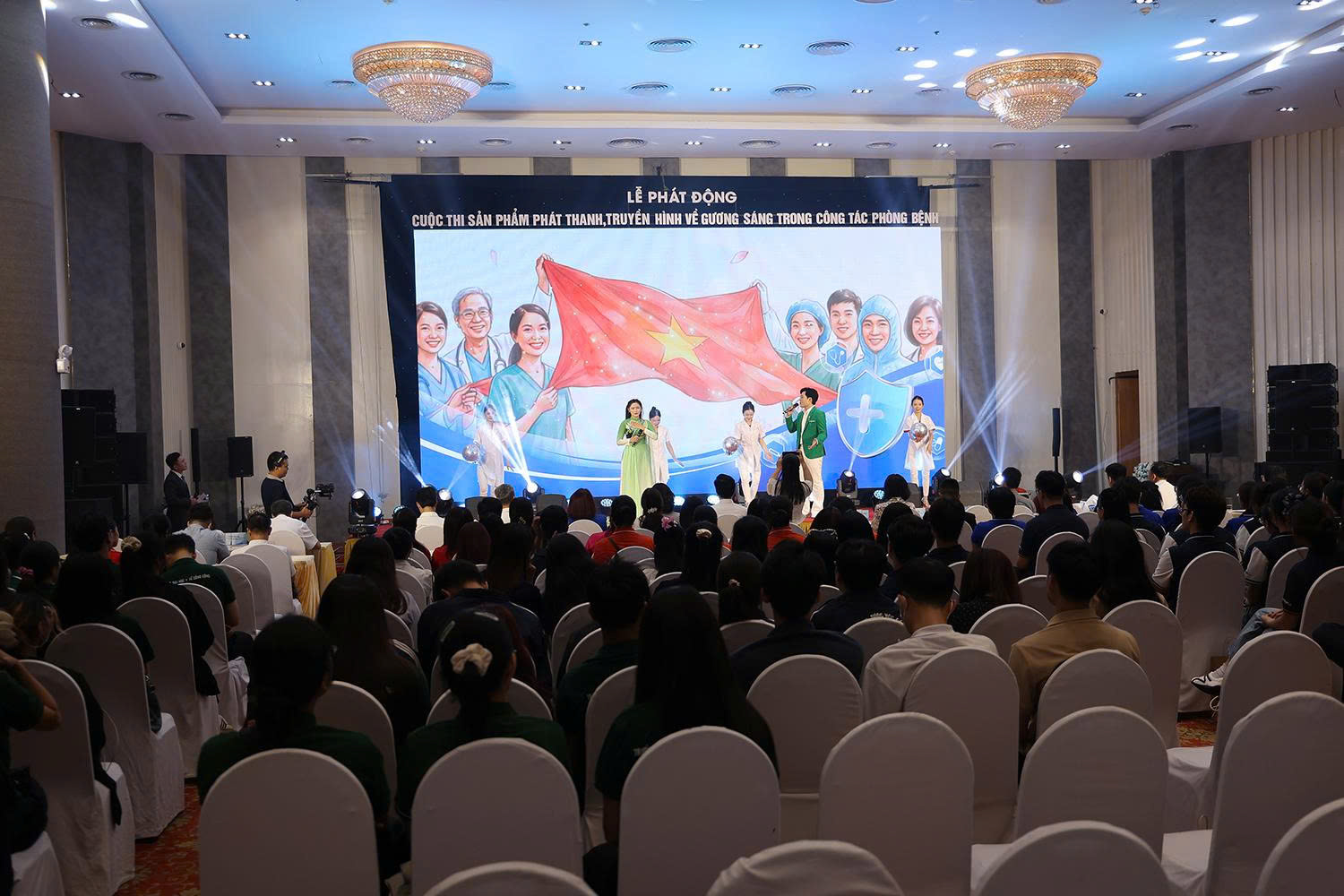 Thứ trưởng Nguyễn Thị Liên Hương xúc động phát động Cuộc thi tôn vinh những người thầm lặng giữ 'lá chắn' sức khỏe cộng đồng- Ảnh 7.