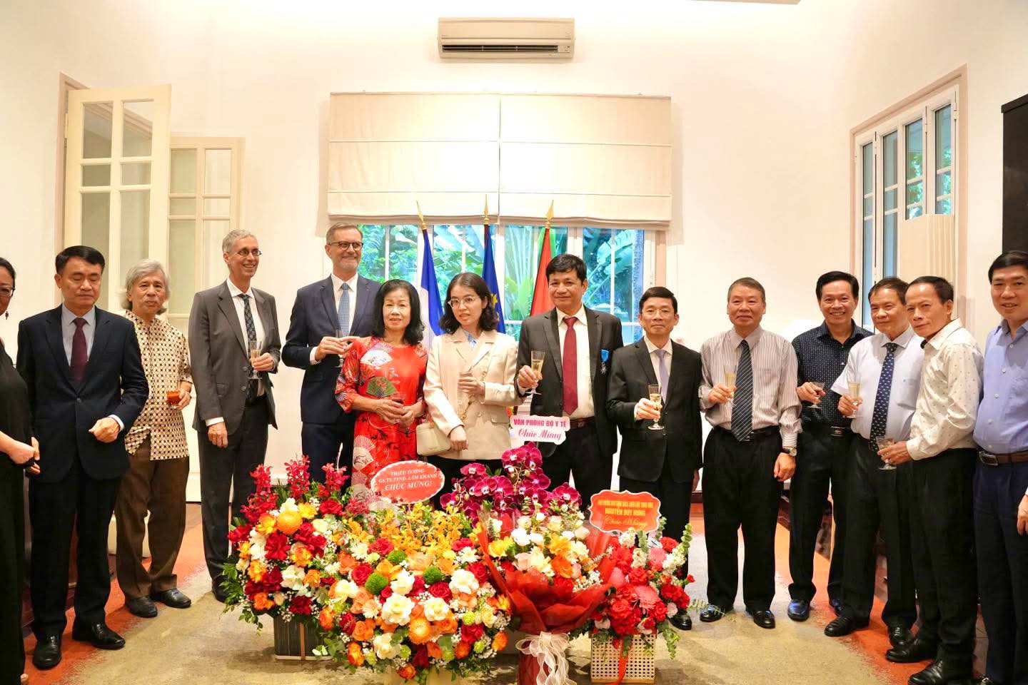 Giáo sư Việt Nam dành gần 40 năm chống suy dinh dưỡng nhận Huân chương của Pháp- Ảnh 5.