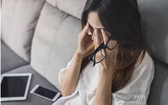 Mắt nhìn xa bị nhòe là biểu hiện của bệnh gì? - Ảnh 1.