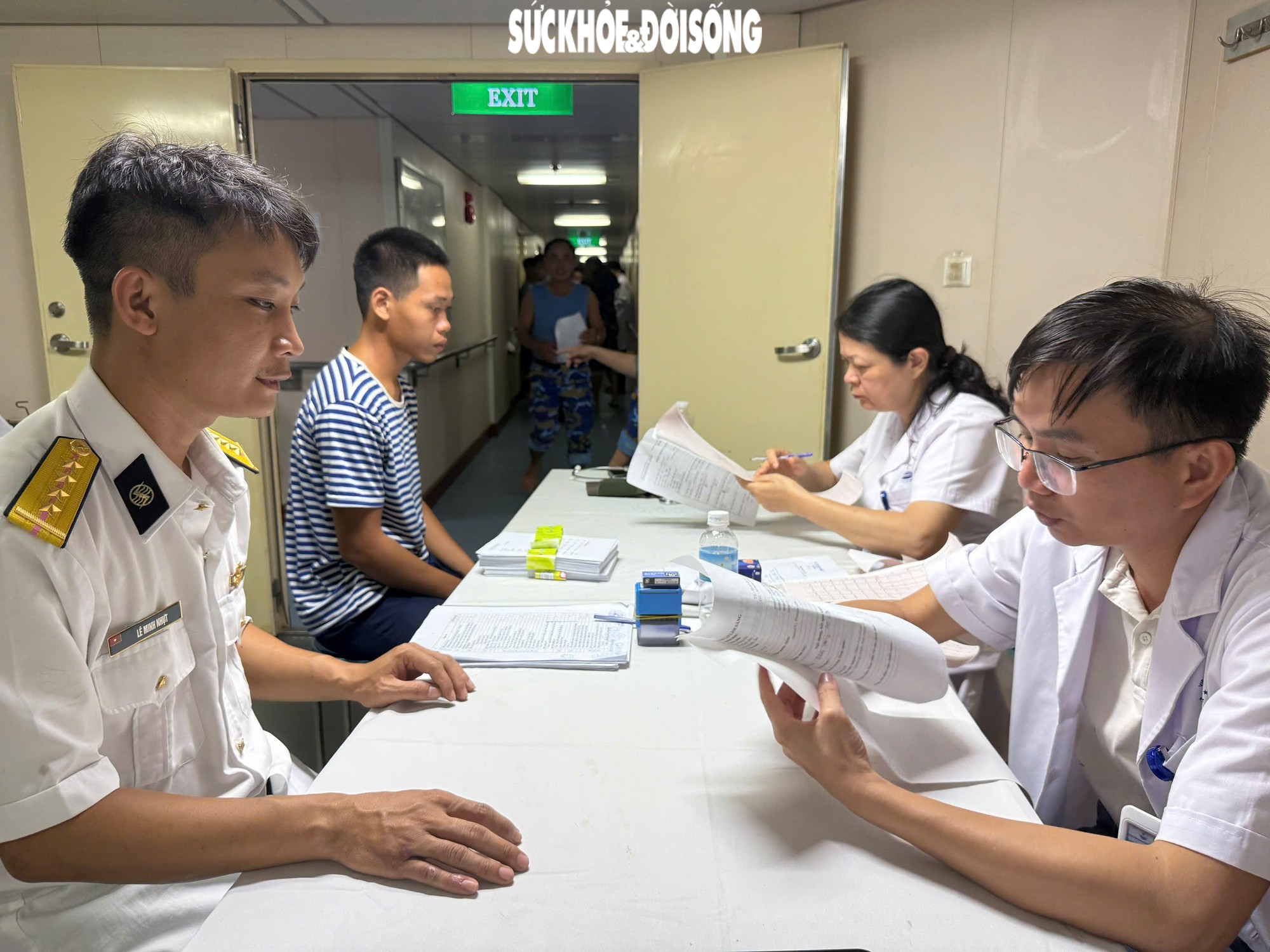 Công tác Y tế Trường Sa 2026: Chuyến hành trình đầy ý nghĩa nơi đầu sóng - Ảnh 14.