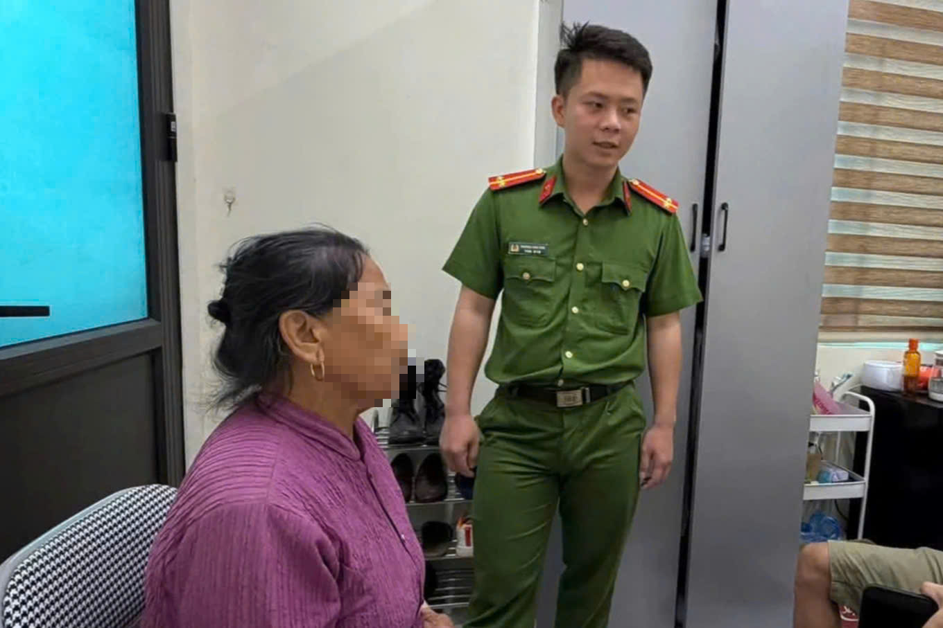 Cụ bà 70 tuổi đi bán 19 chỉ vàng vì tin lời 'công an'- Ảnh 2.