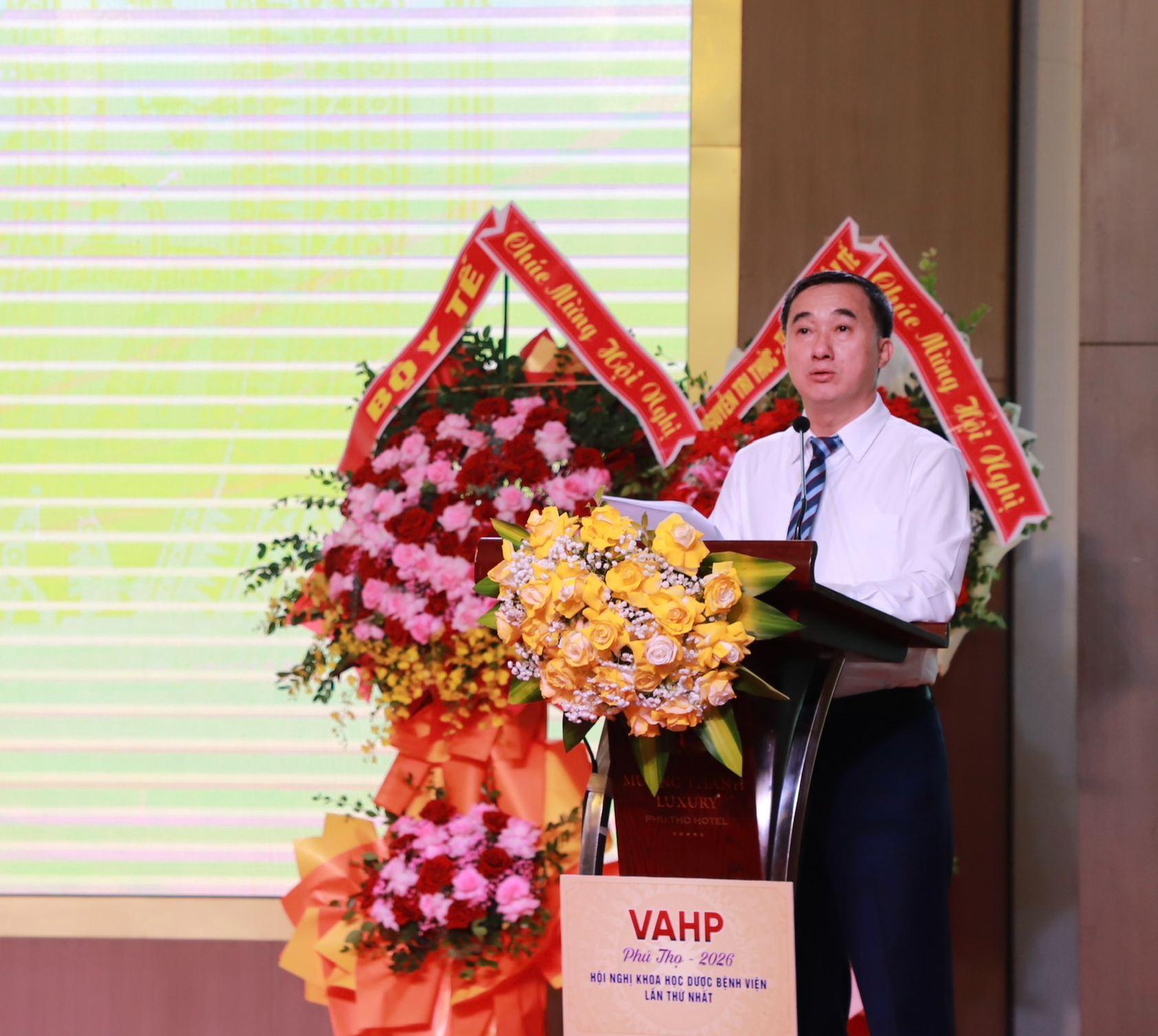 Gallery - Thứ trưởng Trần Văn Thuấn: Dược bệnh viện phải thành một trụ cột của chất lượng điều trị và an toàn người bệnh - image 1