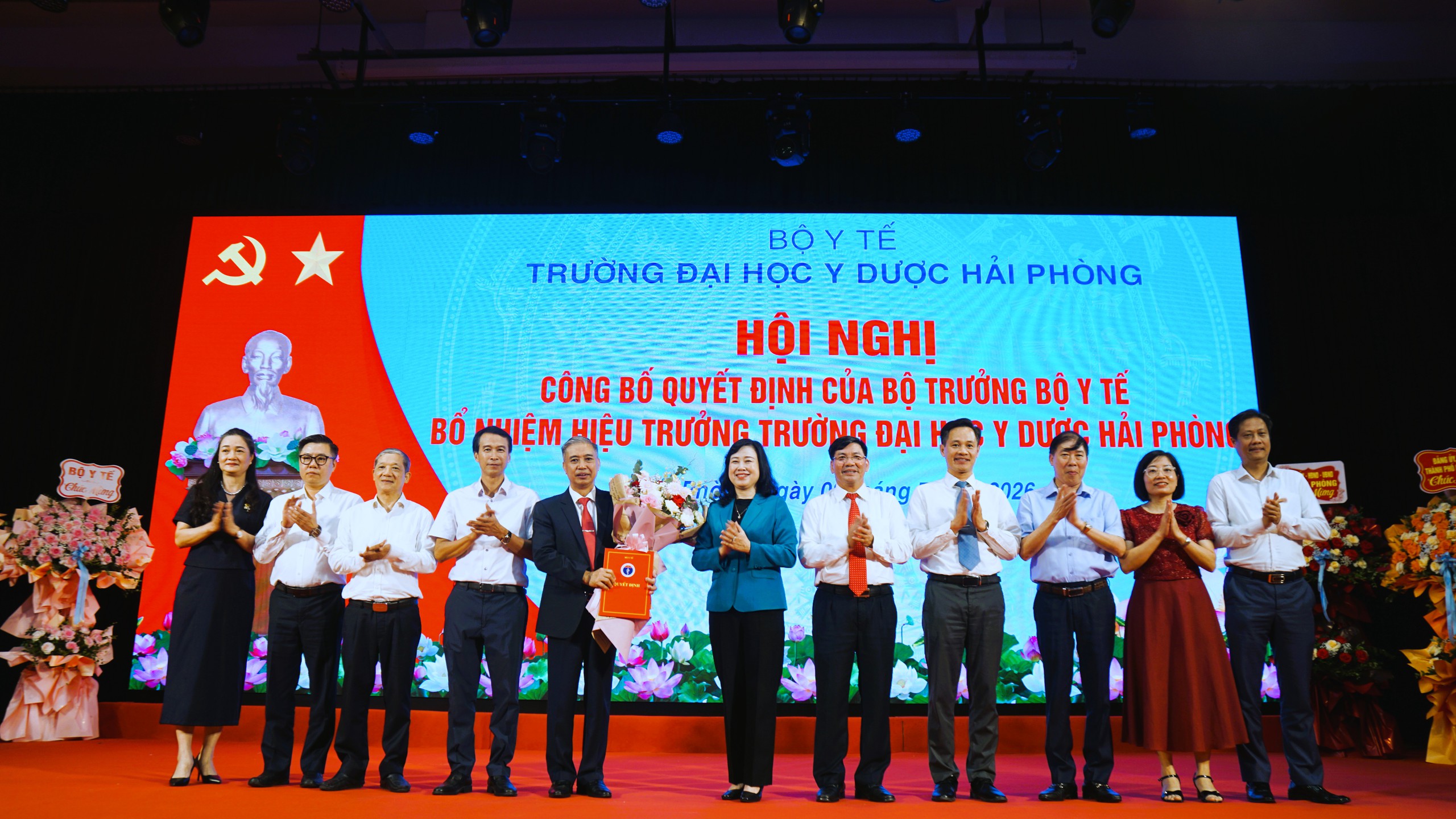 Gallery - PGS . TS . BS Nguyễn Văn Khải tiếp tục giữ chức Hiệu trưởng trường Đại học Y Dược Hải Phòng - image 1
