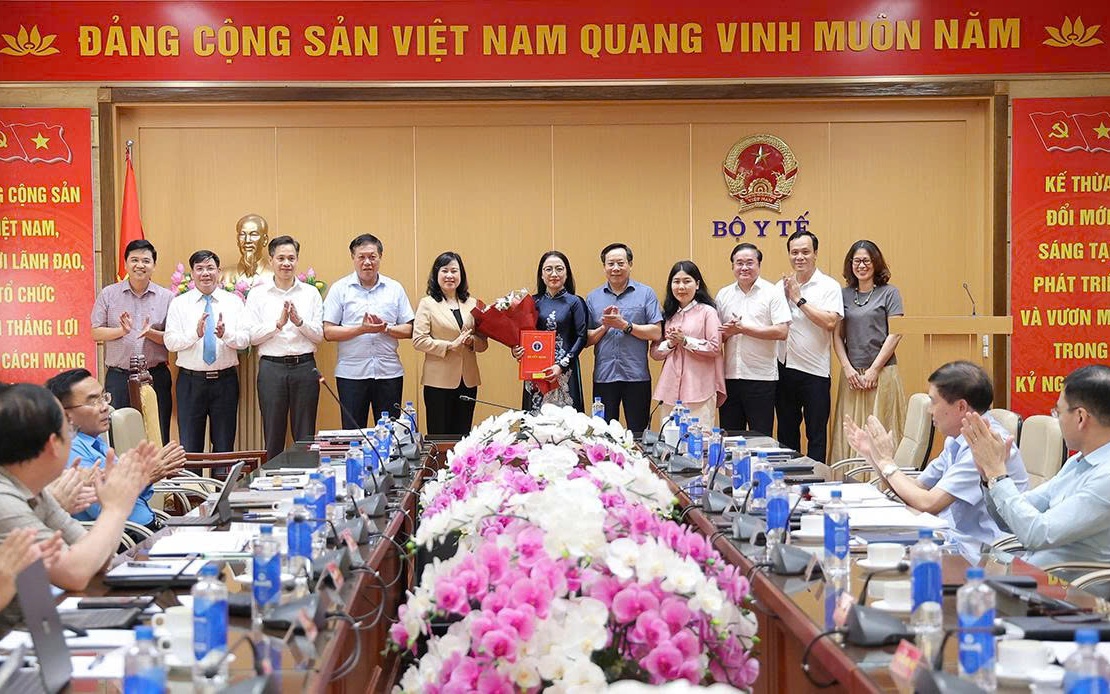 Bộ trưởng Đào Hồng Lan trao quyết định tiếp nhận, điều động, bổ nhiệm lãnh đạo Cục An toàn thực phẩm, Quỹ Phòng bệnh- Ảnh 13.