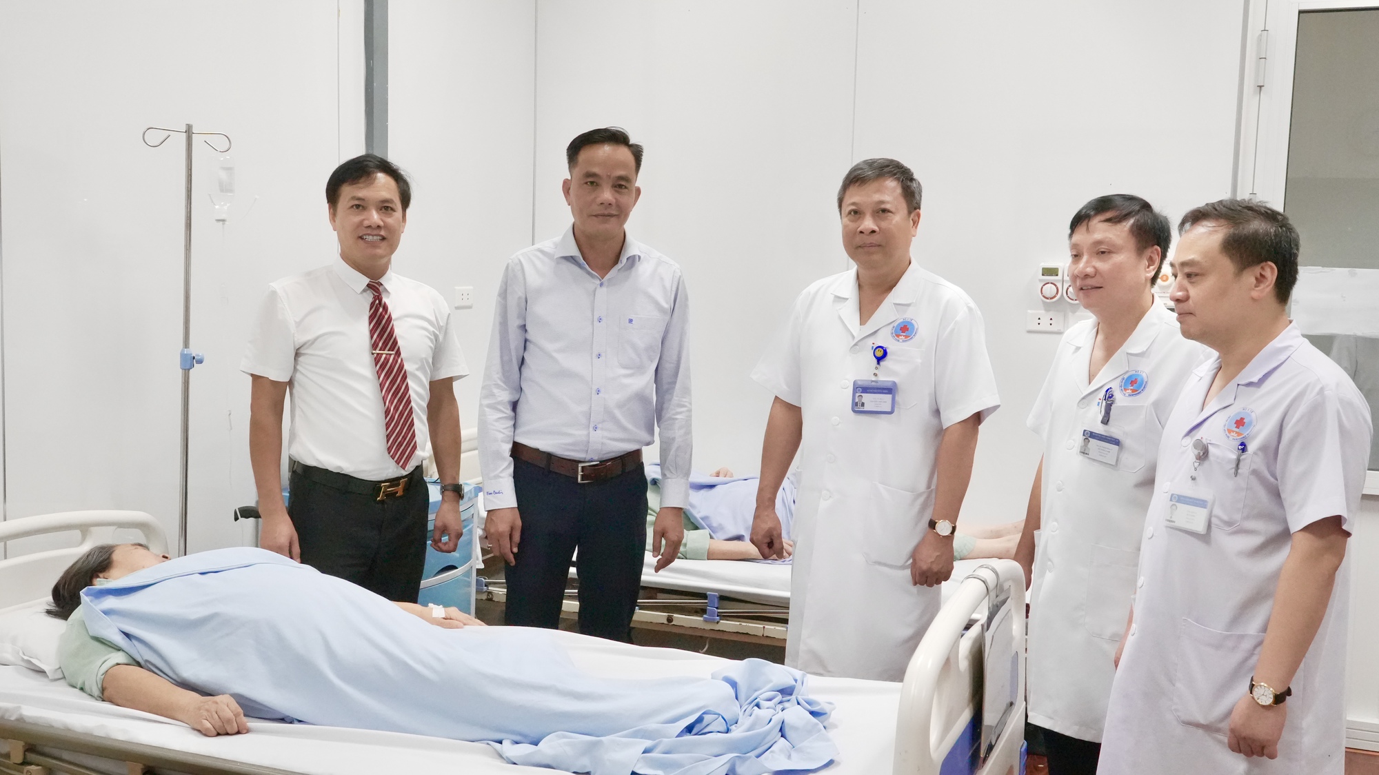 Rối loạn tâm thần ngày càng phổ biến, điều trị bằng thuốc và sự đồng hành - Ảnh 3.