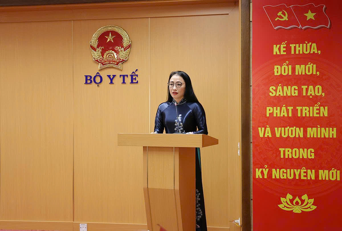 Bộ trưởng Đào Hồng Lan trao quyết định tiếp nhận, bổ nhiệm Phó Cục trưởng Cục Phòng bệnh- Ảnh 4.