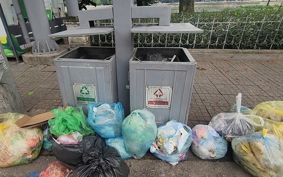 Thách Thức Với Hệ Thống Thùng Rác Công Nghệ Tại Hà Nội