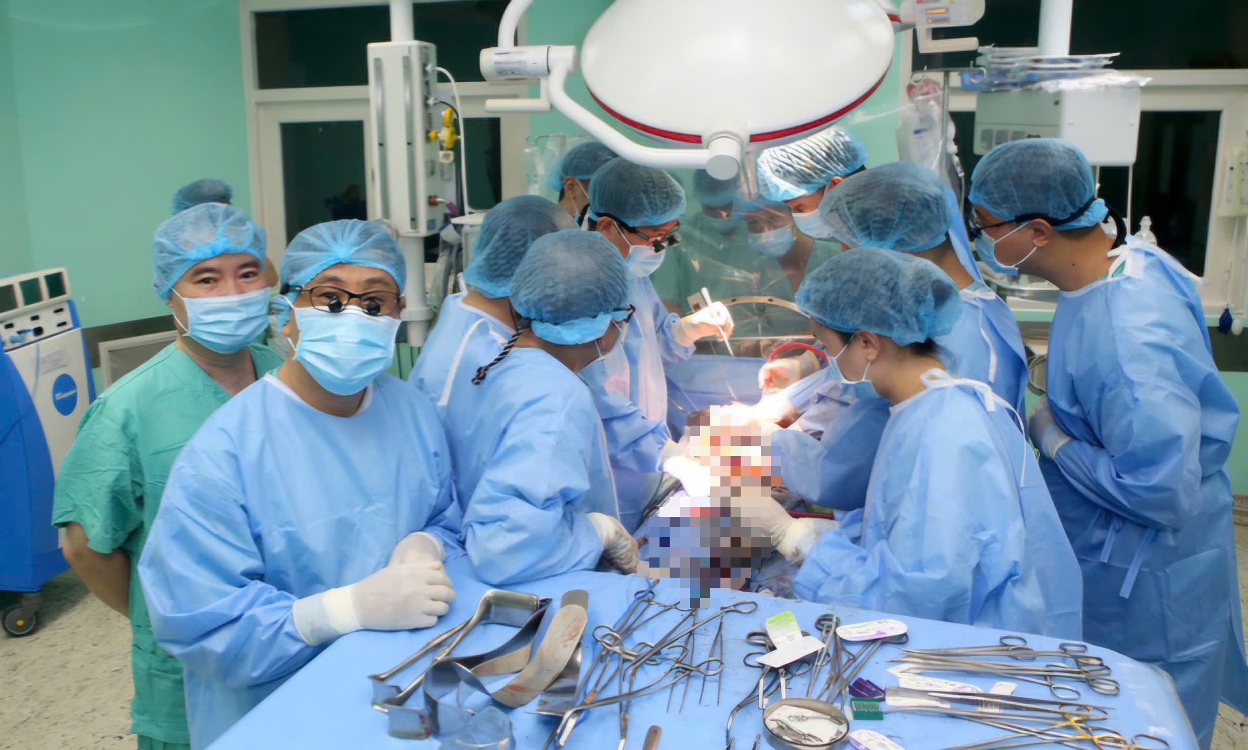 Nhiều bệnh lý về mắt diễn tiến âm thầm, chuyên gia khuyến cáo không để nhìn mờ mới đi khám- Ảnh 2.