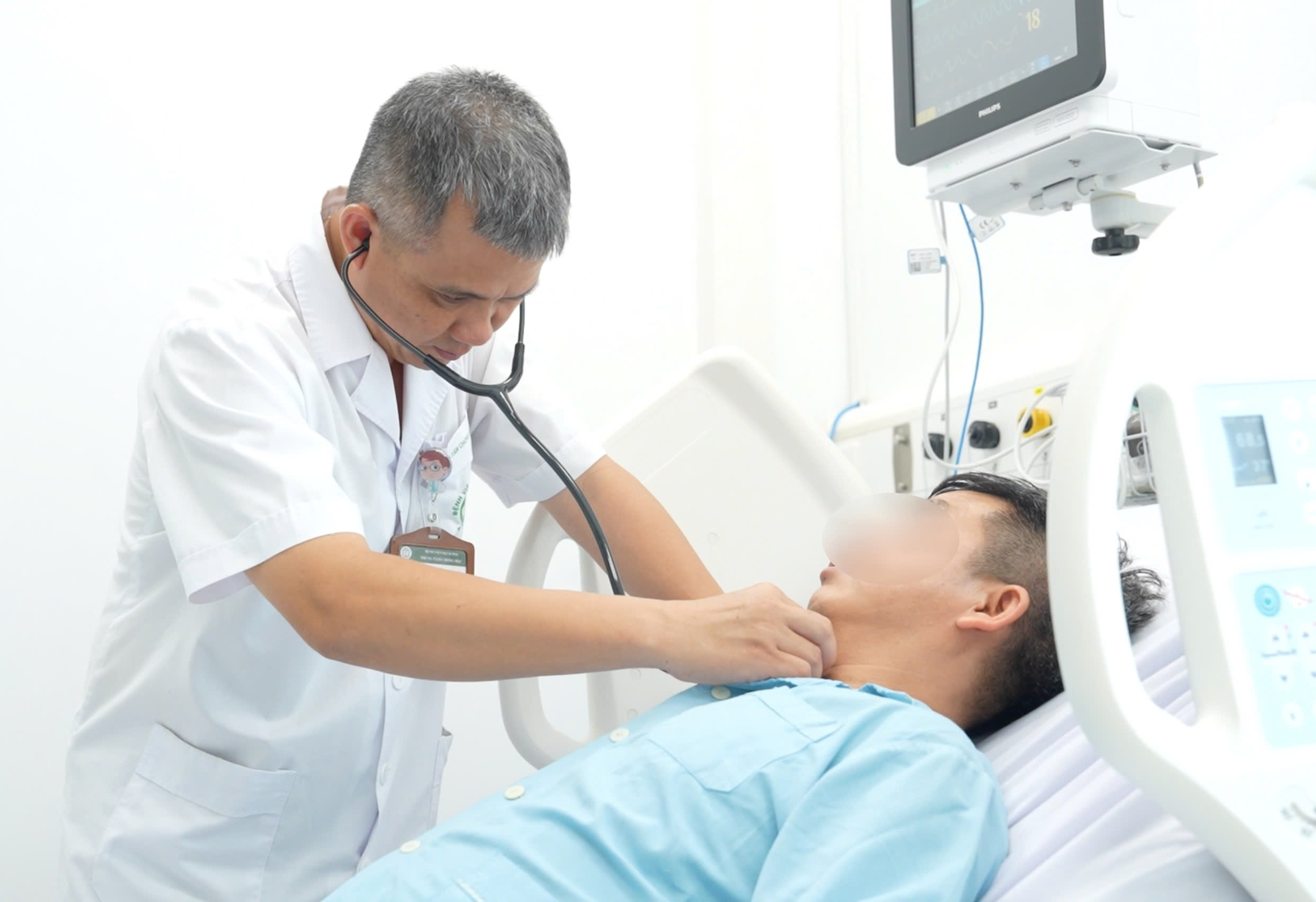 Được cứu sống sau vụ ngạt khí tại trang trại nuôi lợn, các nạn nhân xúc động cảm ơn bác sĩ Bệnh viện Bạch Mai cơ sở Ninh Bình- Ảnh 2.
