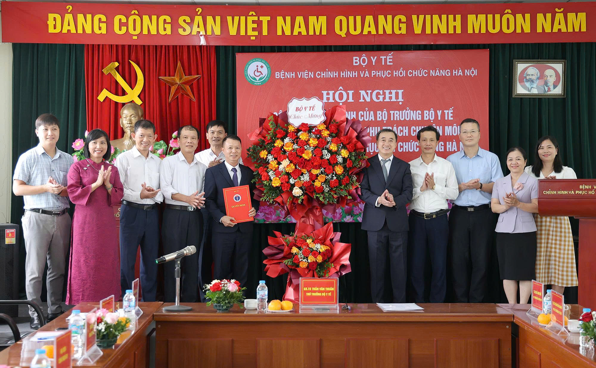 Bộ Y tế điều động, bổ nhiệm Phó Giám đốc phụ trách chuyên môn Bệnh viện Chỉnh hình và Phục hồi chức năng Hà Nội - Ảnh 4.