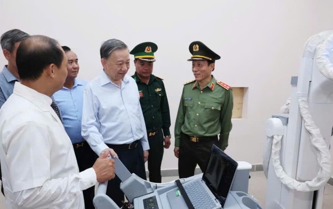 Ngườibác sĩ chọn đảo Cồn Cỏ để bảo vệ, chăm sóc sức khoẻ quân dân - Ảnh 3.