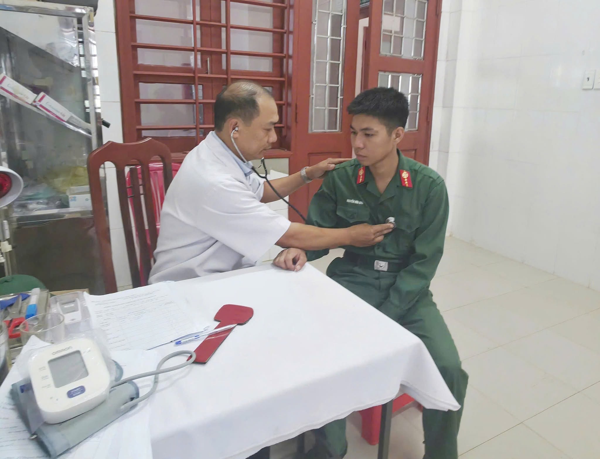 Ngườibác sĩ chọn đảo Cồn Cỏ để bảo vệ, chăm sóc sức khoẻ quân dân - Ảnh 5.