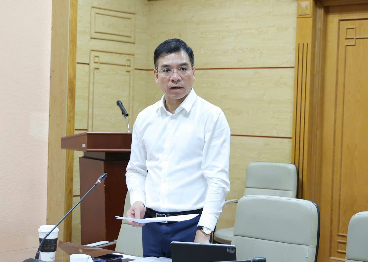 Đề xuất luật hóa quy định cấm thuốc lá điện tử, nung nóng và cấm trưng bày thuốc lá tại điểm bán- Ảnh 2.