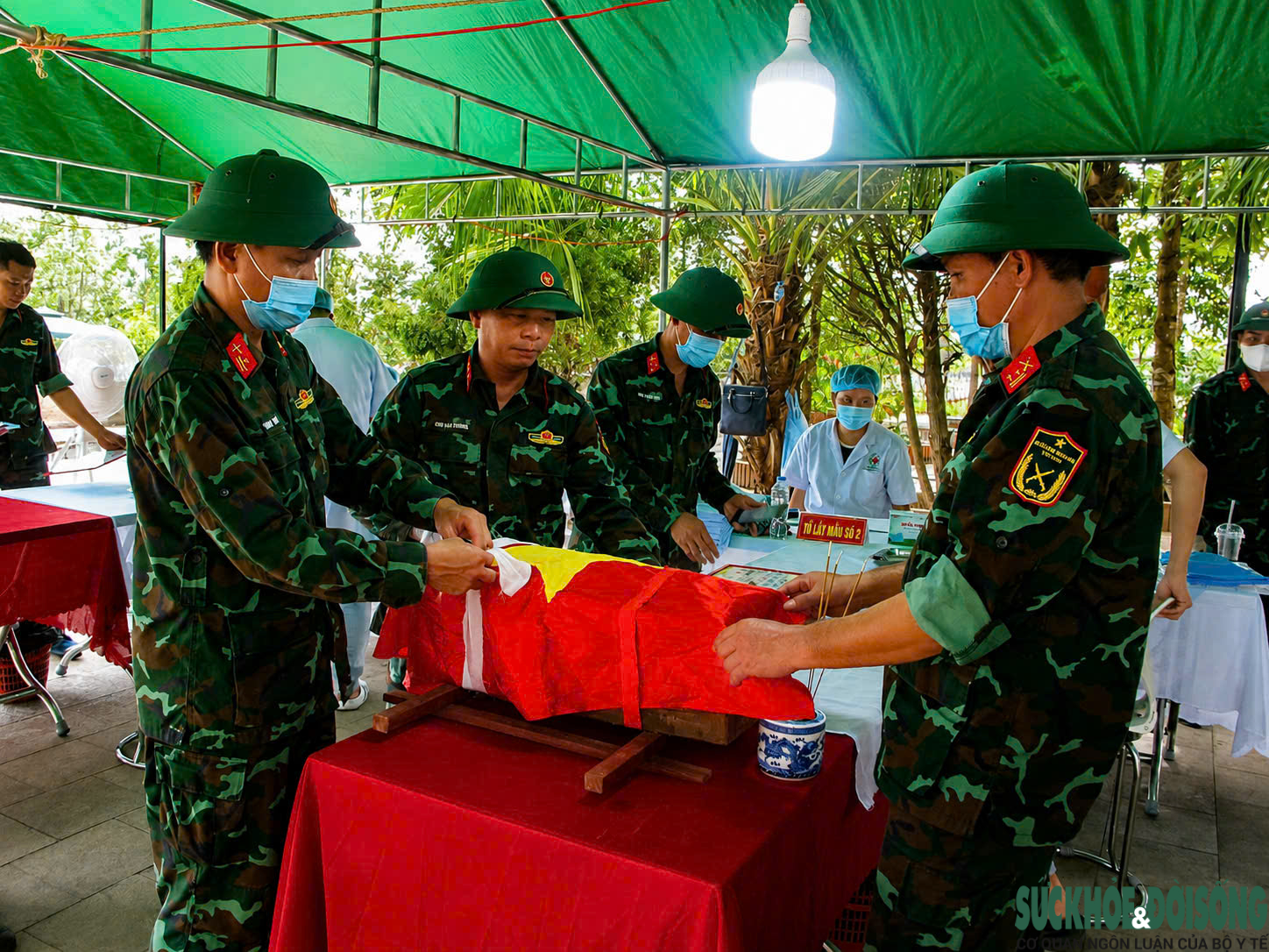 Hành trình 500 ngày đêm tìm lại tên cho liệt sĩ: Kỳ 2 - Mở từng phần mộ tìm lại tên bằng AND- Ảnh 6.