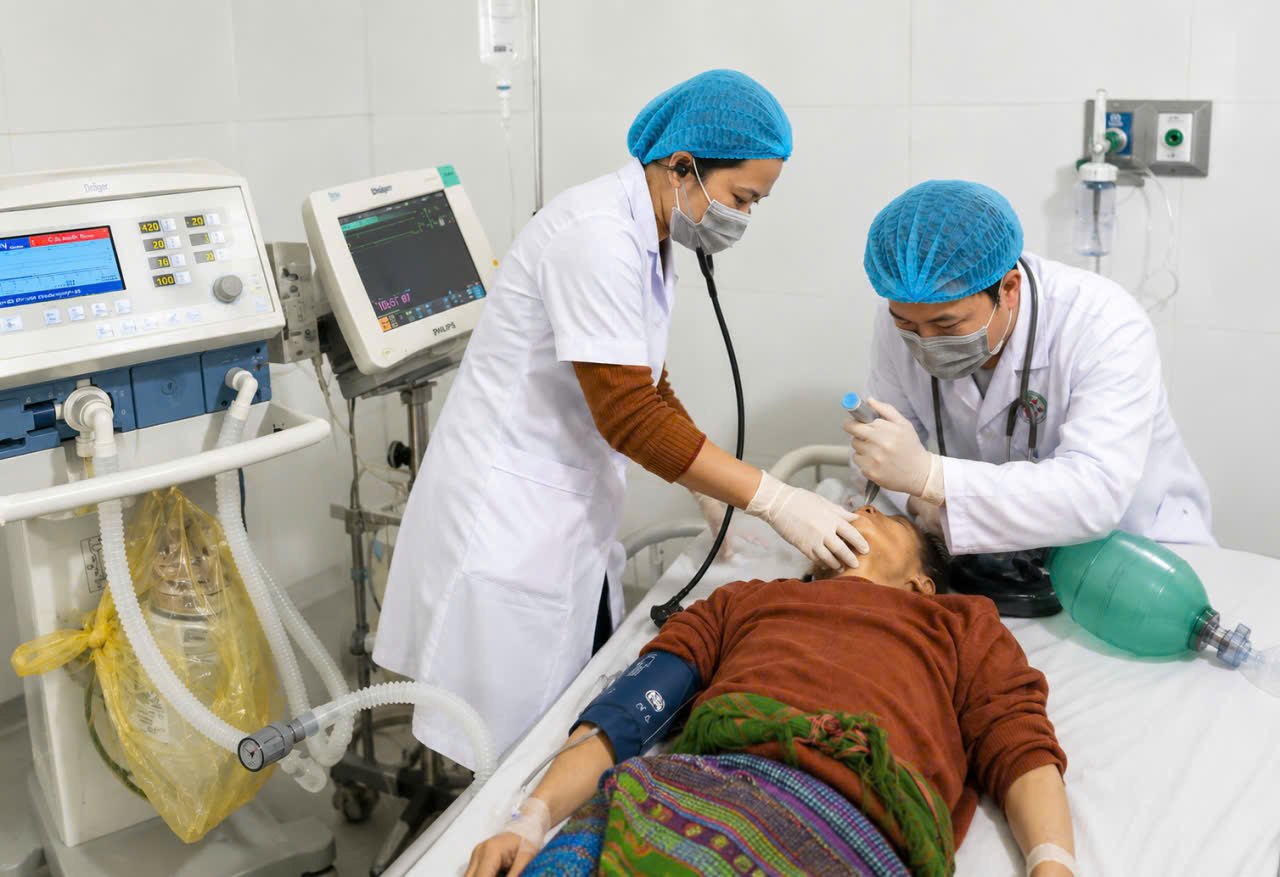 Bác sĩ Giàng A Sếnh: Hành trình giữ sự sống ở Si Ma Cai - Ảnh 2.