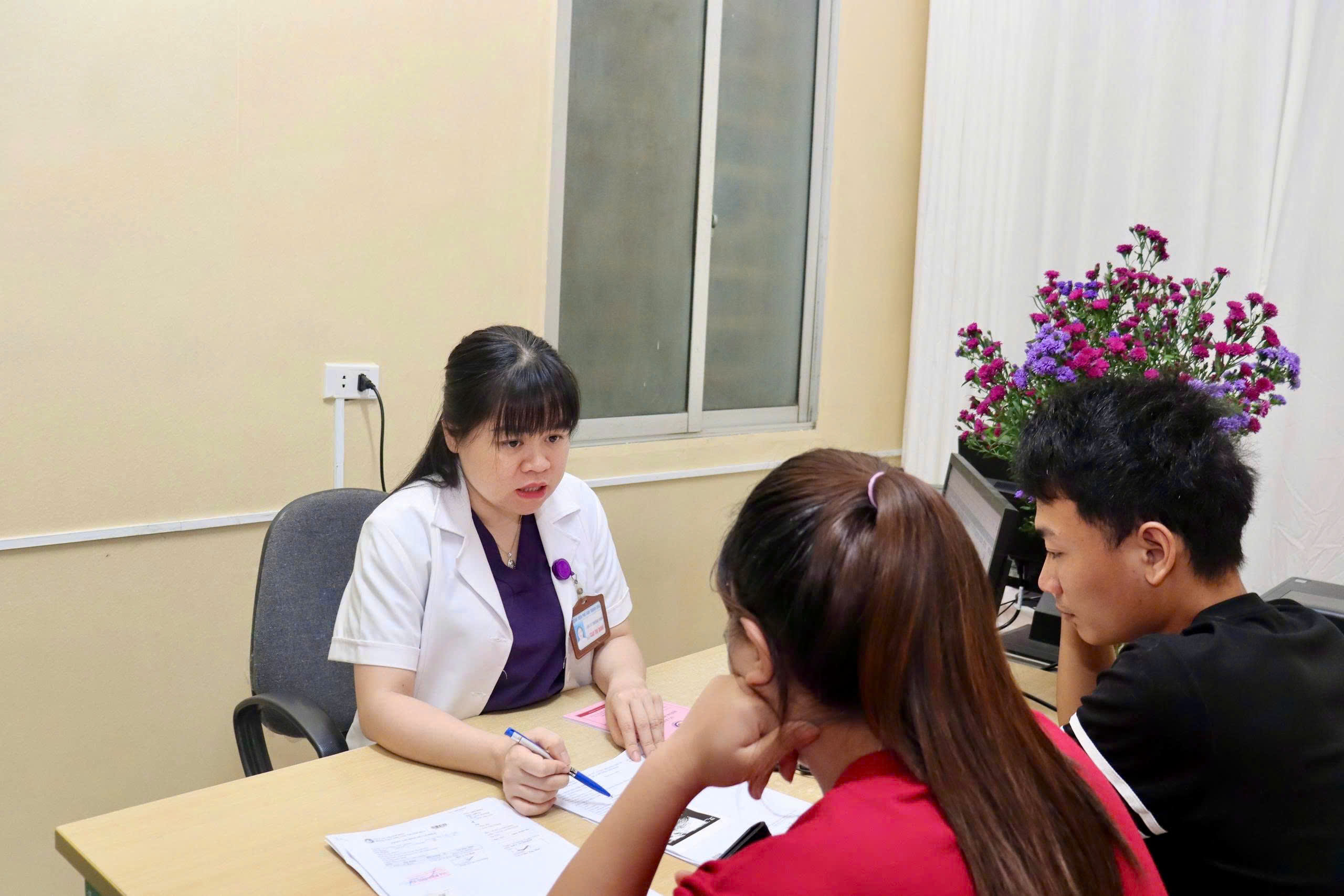 Người bác sĩ  mang tiếng cười trẻ thơ đến với nhiều cặp vợ chồng hiếm muộn - Ảnh 2.