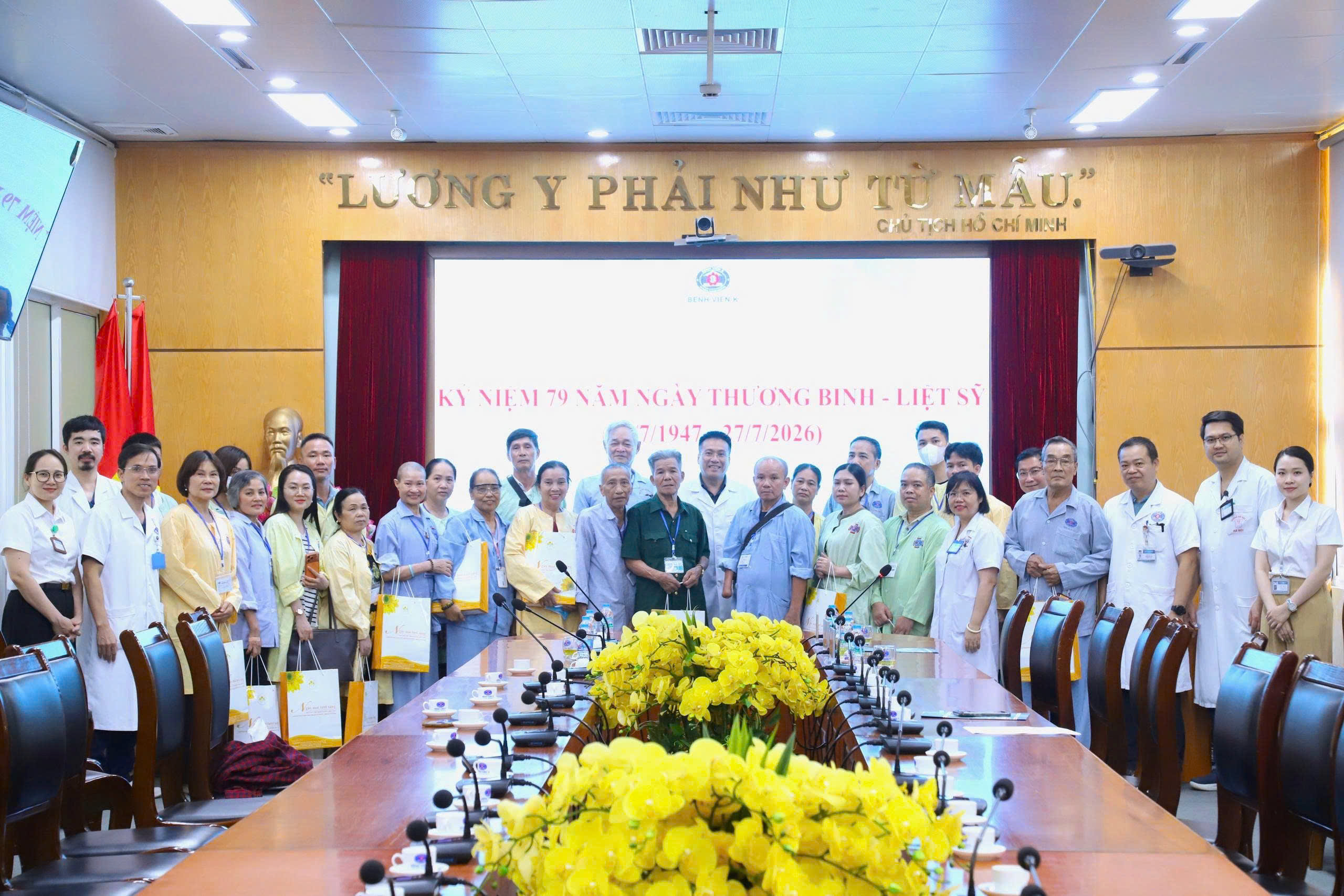 Bệnh viện K tri ân hơn 110 thương binh, thân nhân liệt sĩ là người bệnh và cán bộ y tế dịp 27/7 - Ảnh 3.