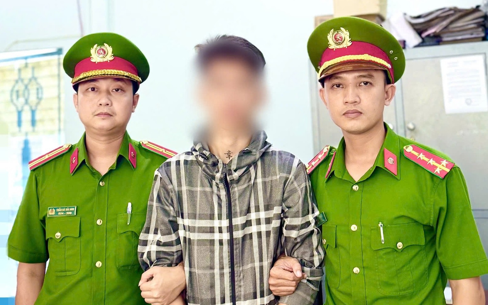 Khởi Tố Trẻ Vị Thành Niên Chém Người Vì Mâu Thuẫn Tại Quán Nhậu