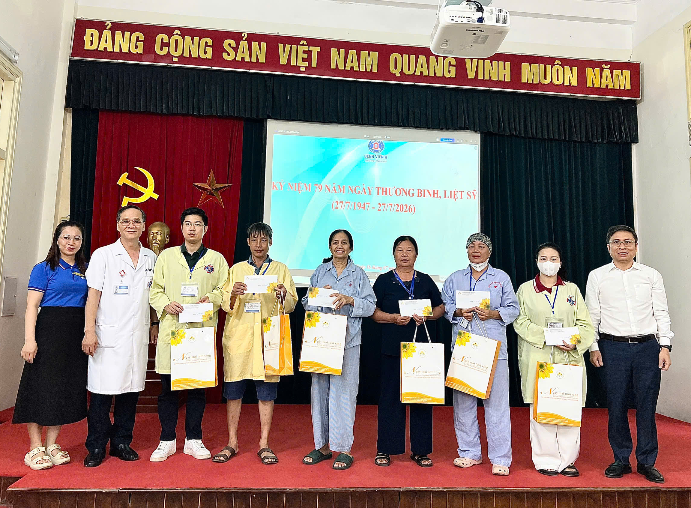 Bệnh viện K tri ân hơn 110 thương binh, thân nhân liệt sĩ là người bệnh và cán bộ y tế dịp 27/7 - Ảnh 6.