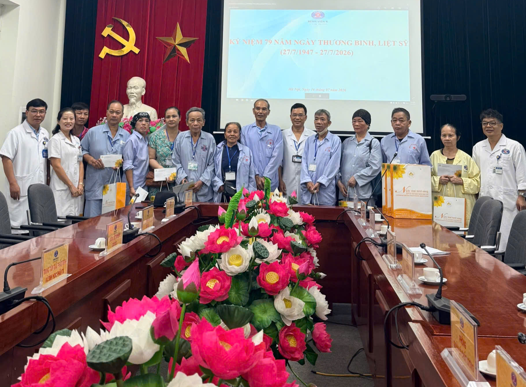 Bệnh viện K tri ân hơn 110 thương binh, thân nhân liệt sĩ là người bệnh và cán bộ y tế dịp 27/7 - Ảnh 7.