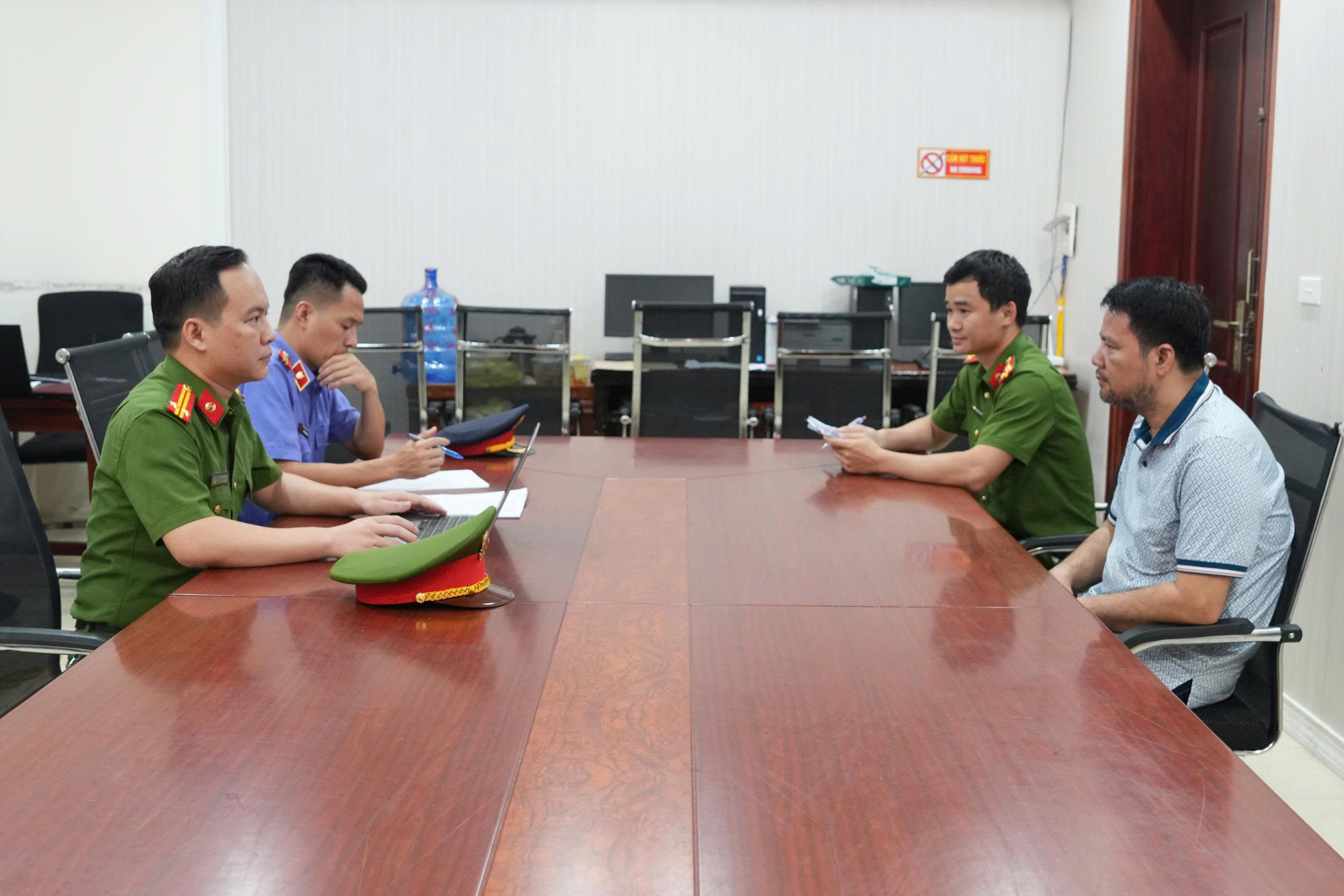 Gallery - Bơm sữa đậu nành giả mủ: Chiêu trò 'vẽ bệnh' rùng mình tại Phòng khám đa khoa Y học Nghệ An - image 3