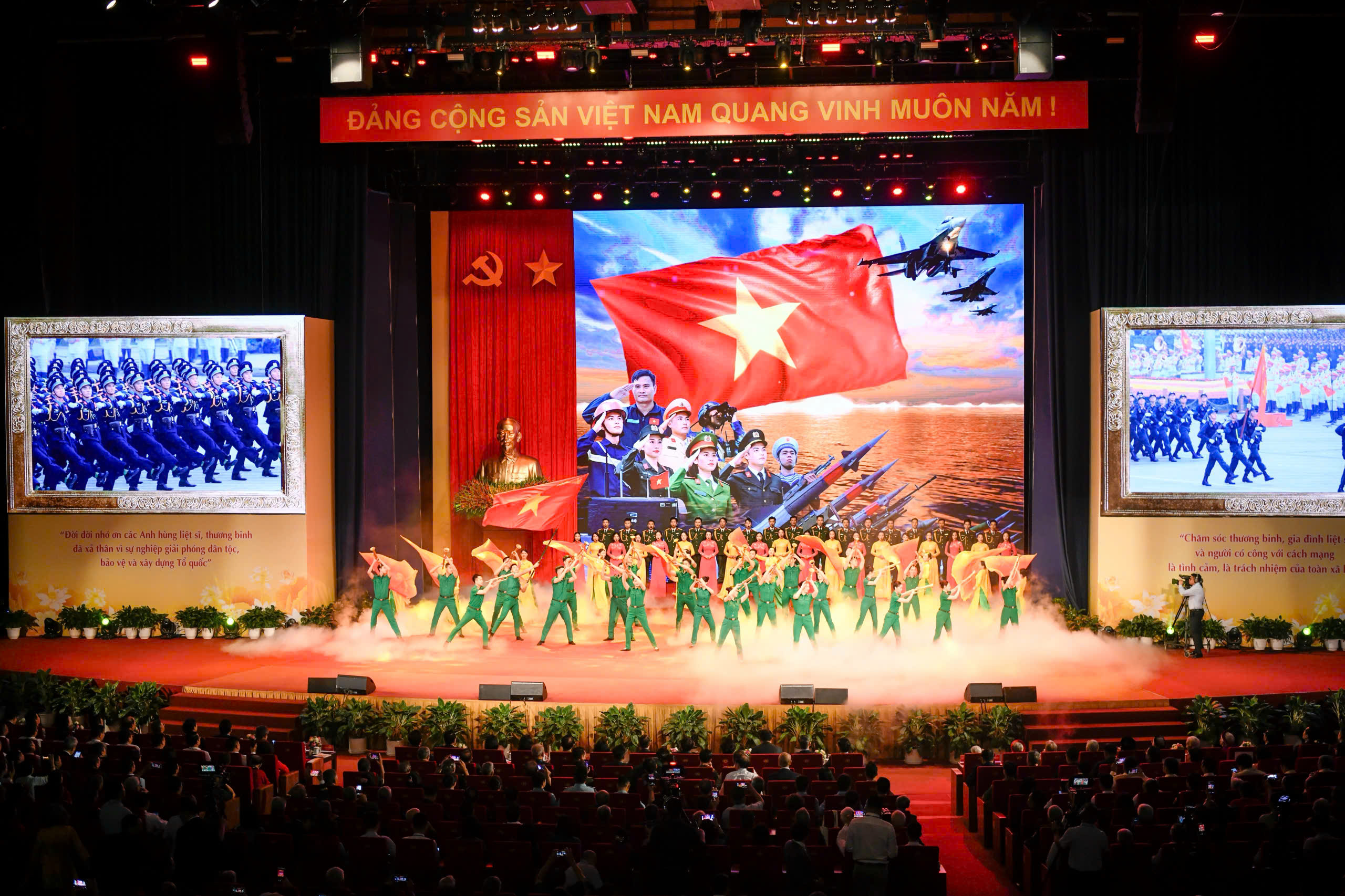 Gallery - Thủ tướng dự Hội nghị tri ân người có công với cách mạng toàn quốc năm 2026