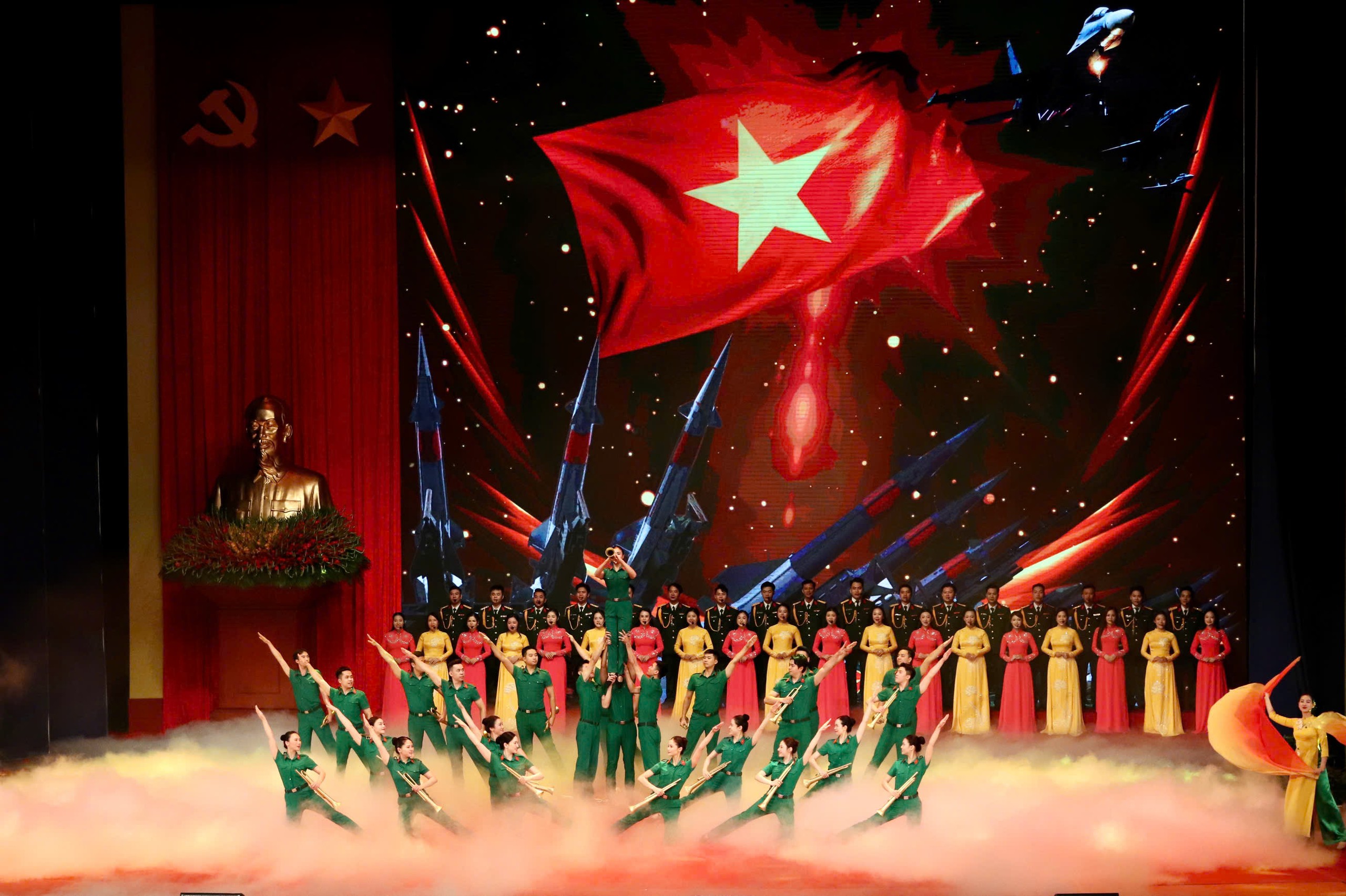 Gallery - Tinh thần bất diệt của các Anh hùng liệt sĩ, thương binh sẽ sống mãi cùng non sông Việt Nam - image 3