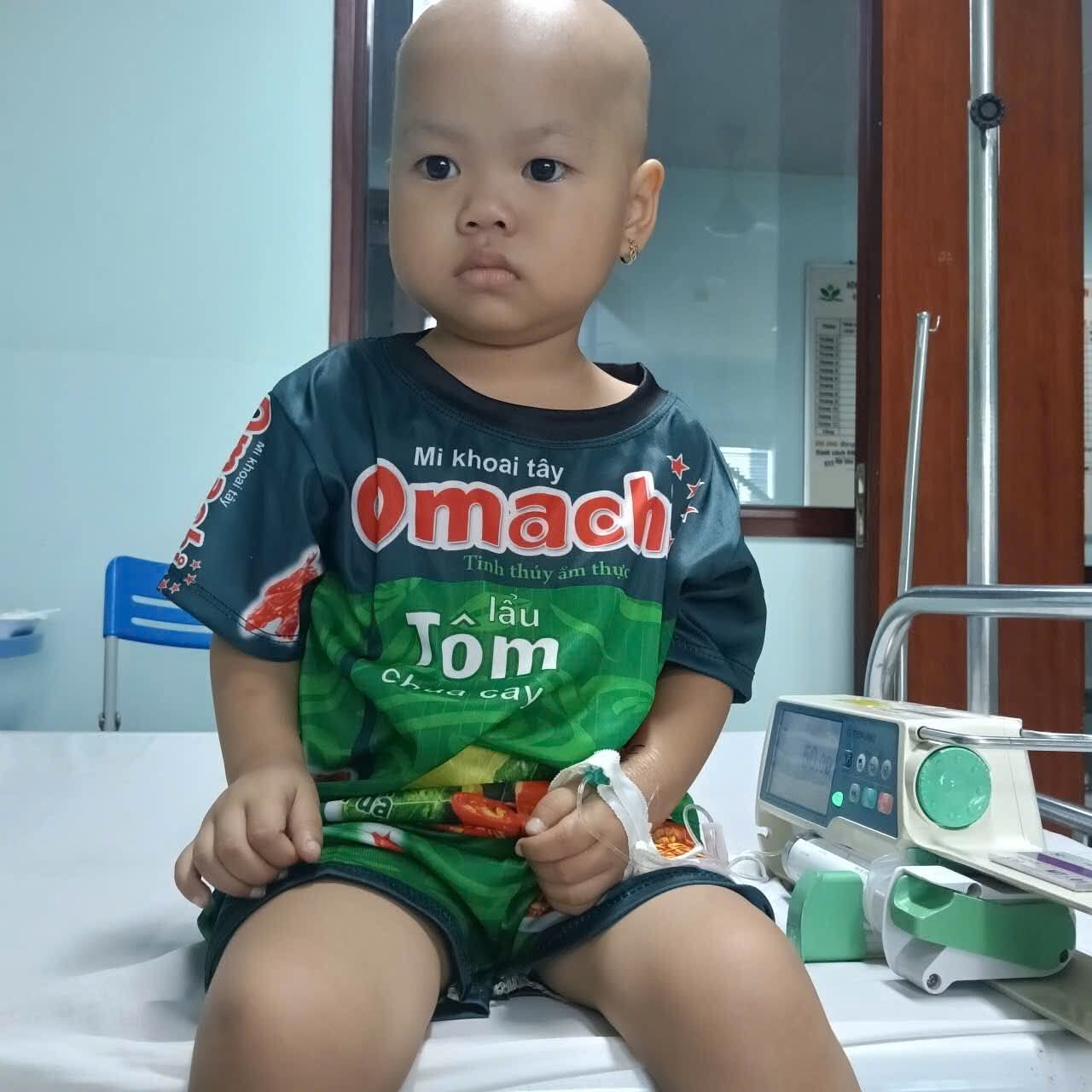 Xót lòng trước gia cảnh bé 3 tuổi mang trong mình căn bệnh ung thư máu- Ảnh 2.